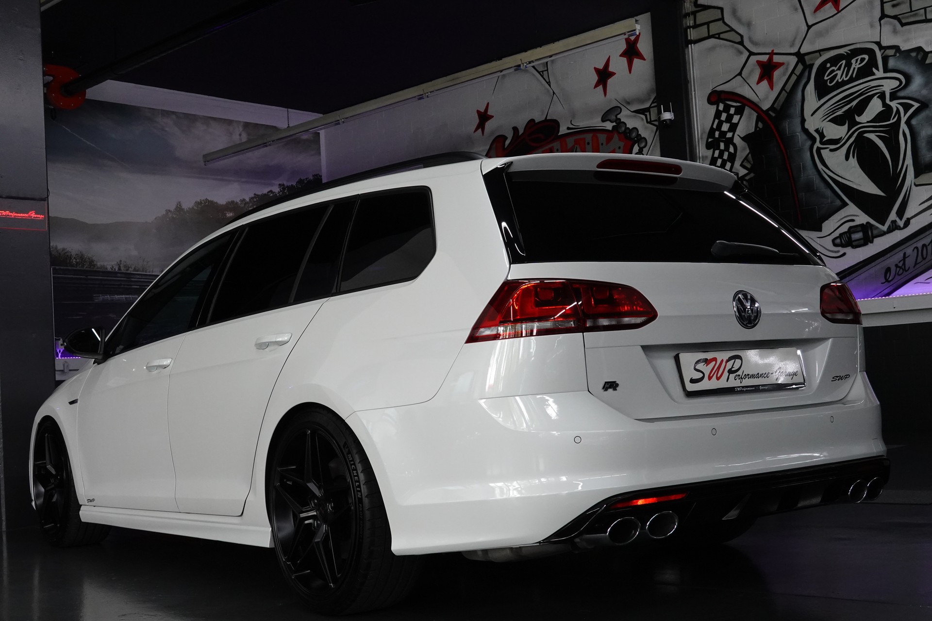 VW GOLF VARIANT 2.0 TSI R 4 Motion DSG CH-FZ ON TOP-image-11