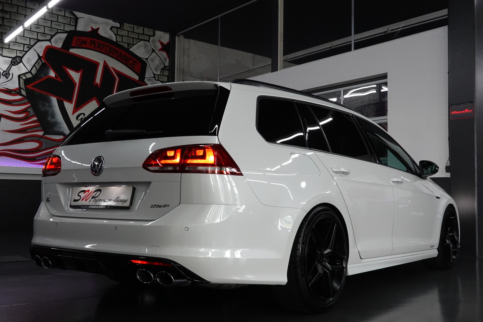 VW GOLF VARIANT 2.0 TSI R 4 Motion DSG CH-FZ ON TOP-image-18