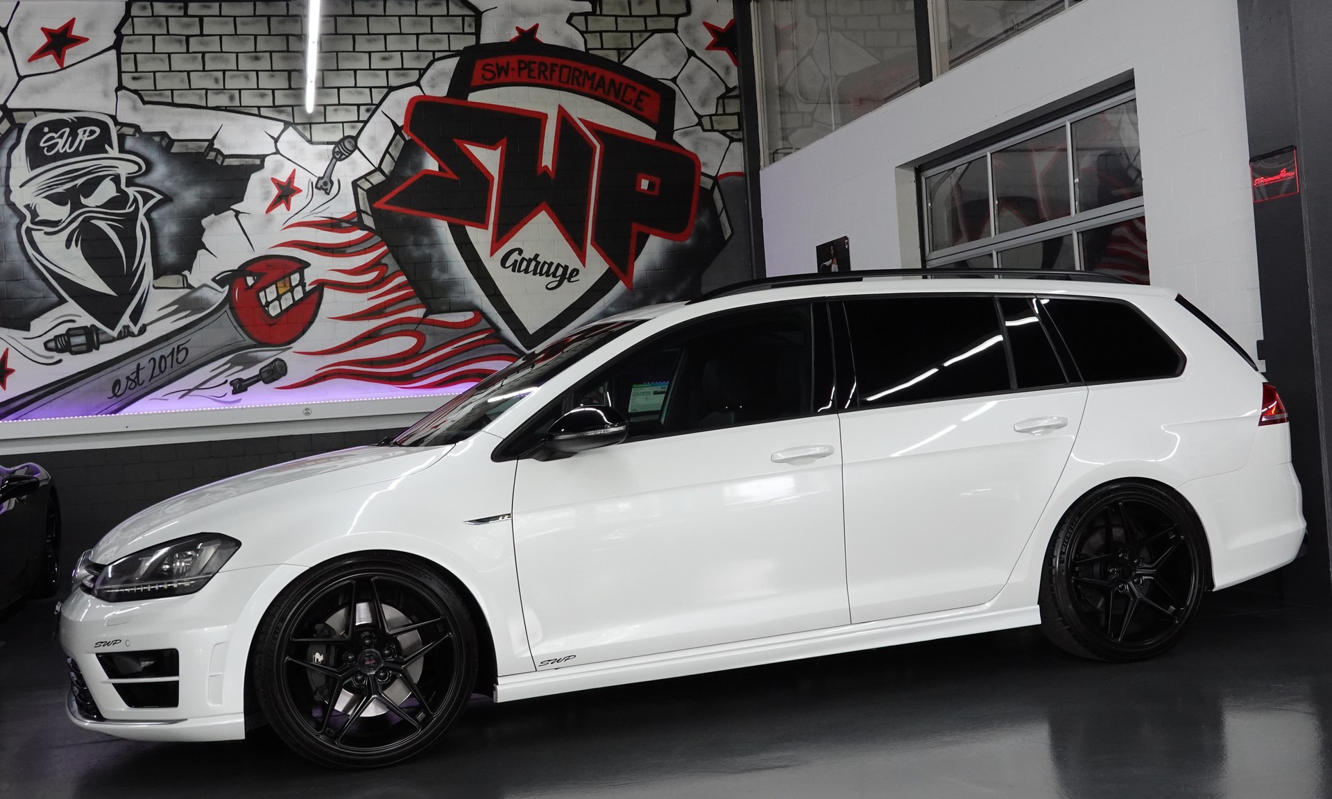 VW GOLF VARIANT 2.0 TSI R 4 Motion DSG CH-FZ ON TOP-image-1
