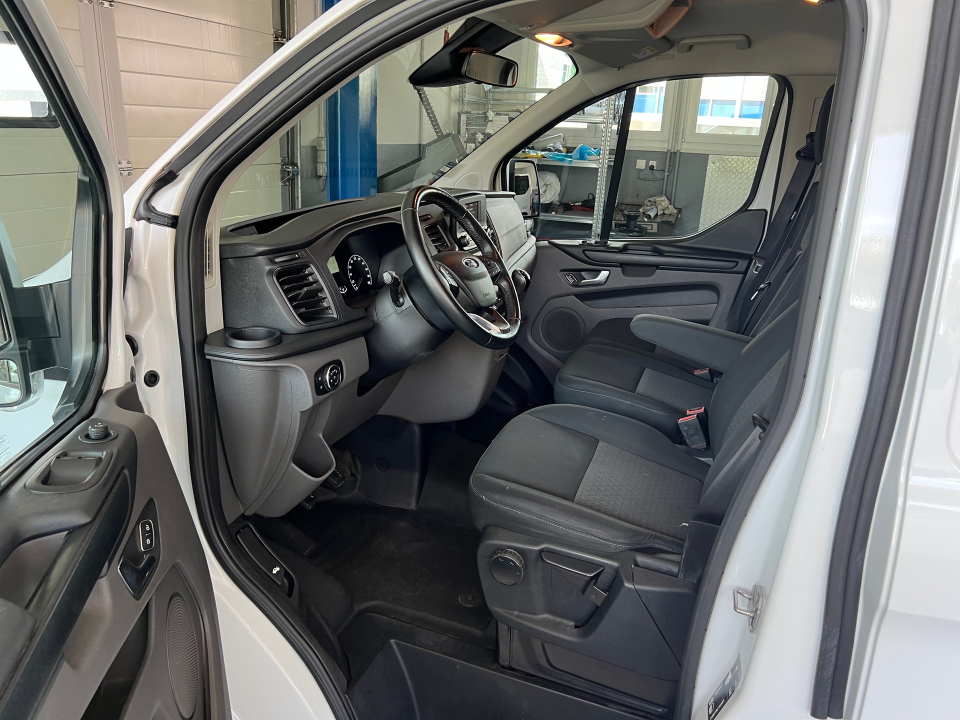 FORD Transit Custom Van 320 L1H1 Ambiente-image-5