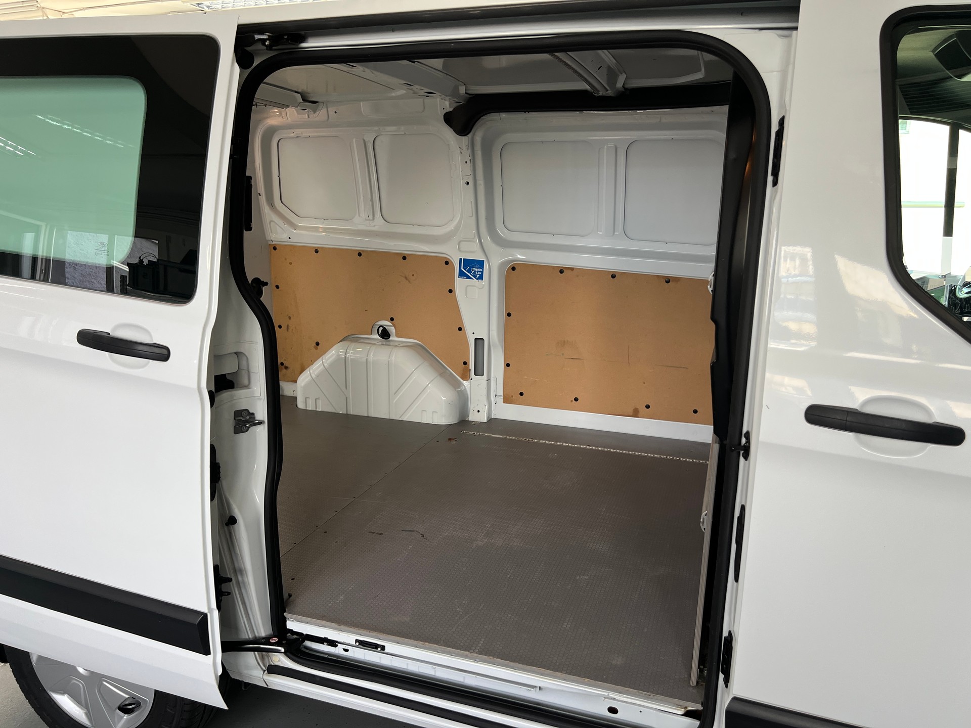 FORD Transit Custom Van 320 L1H1 Ambiente-image-8