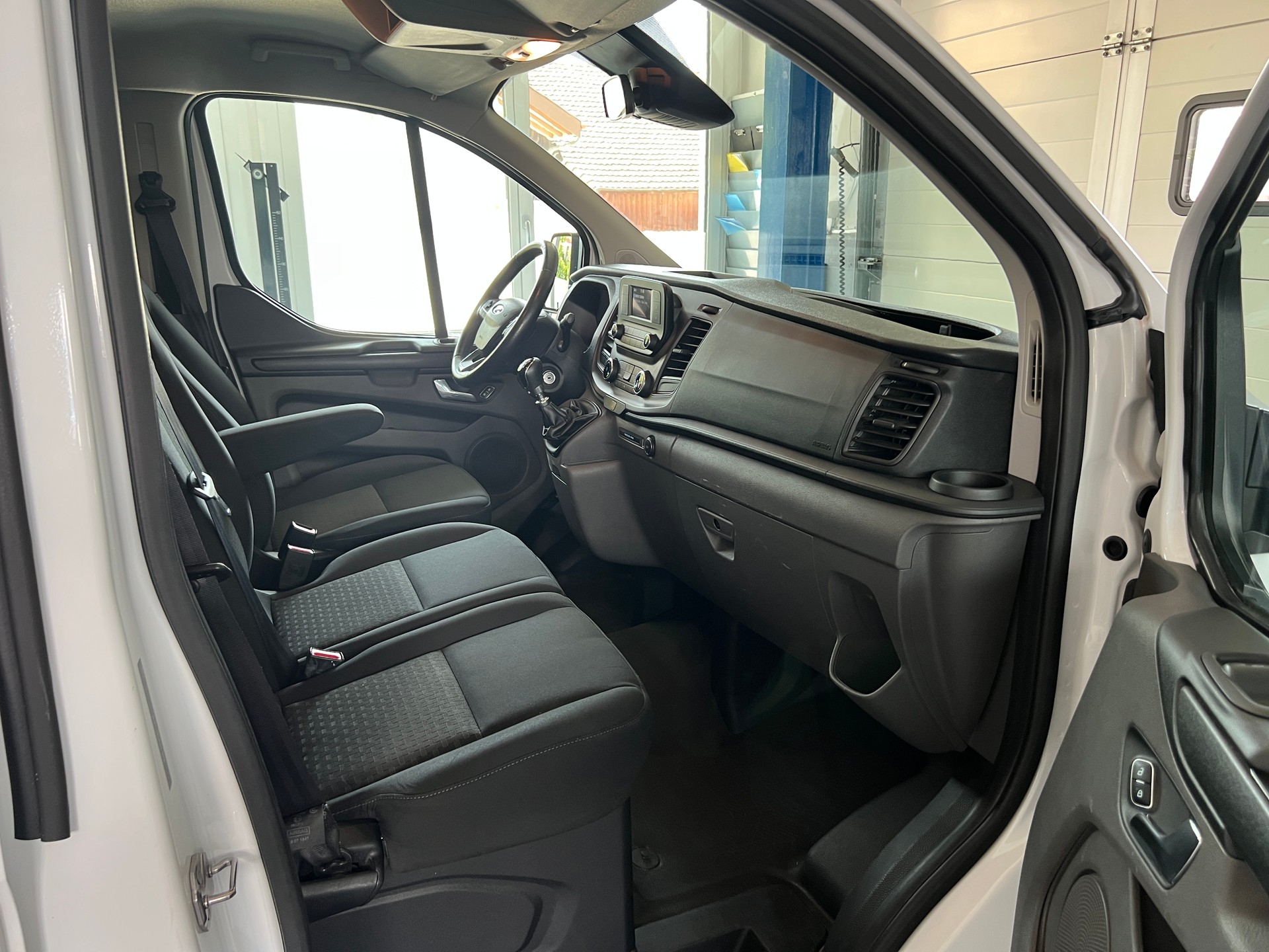 FORD Transit Custom Van 320 L1H1 Ambiente-image-7