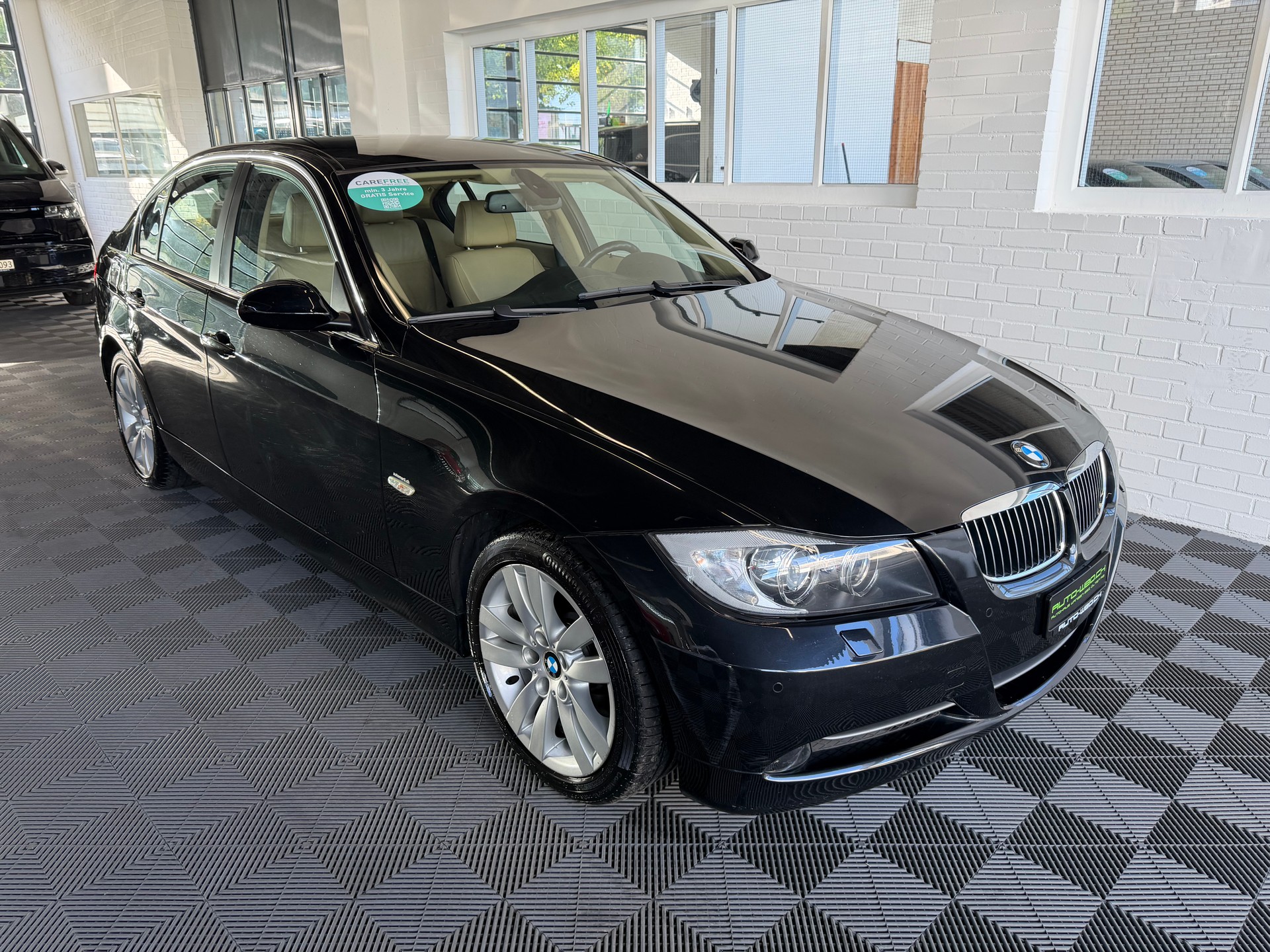 BMW 330xi-image-0