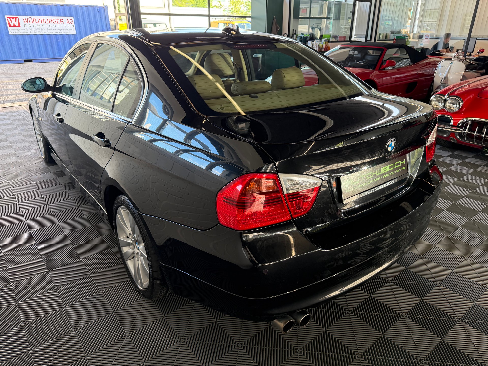BMW 330xi-image-4