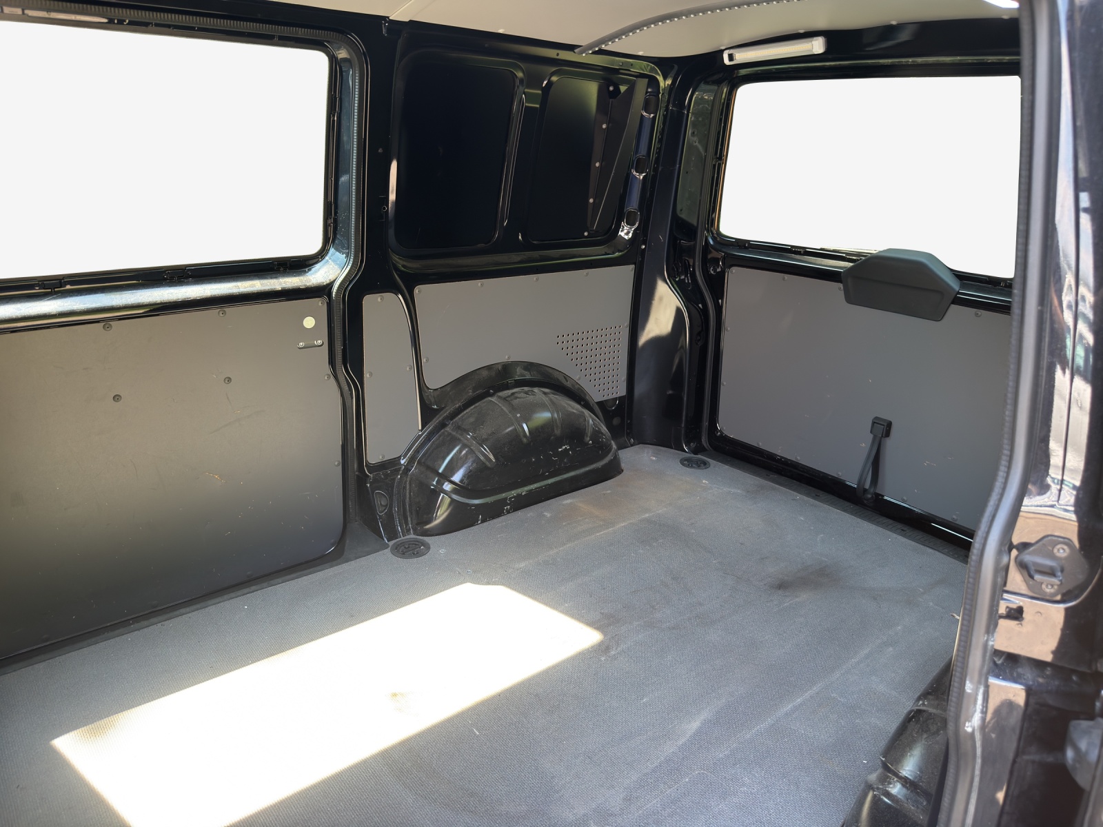 VW T6.1 2.0 TDI 4Motion DSG-image-11
