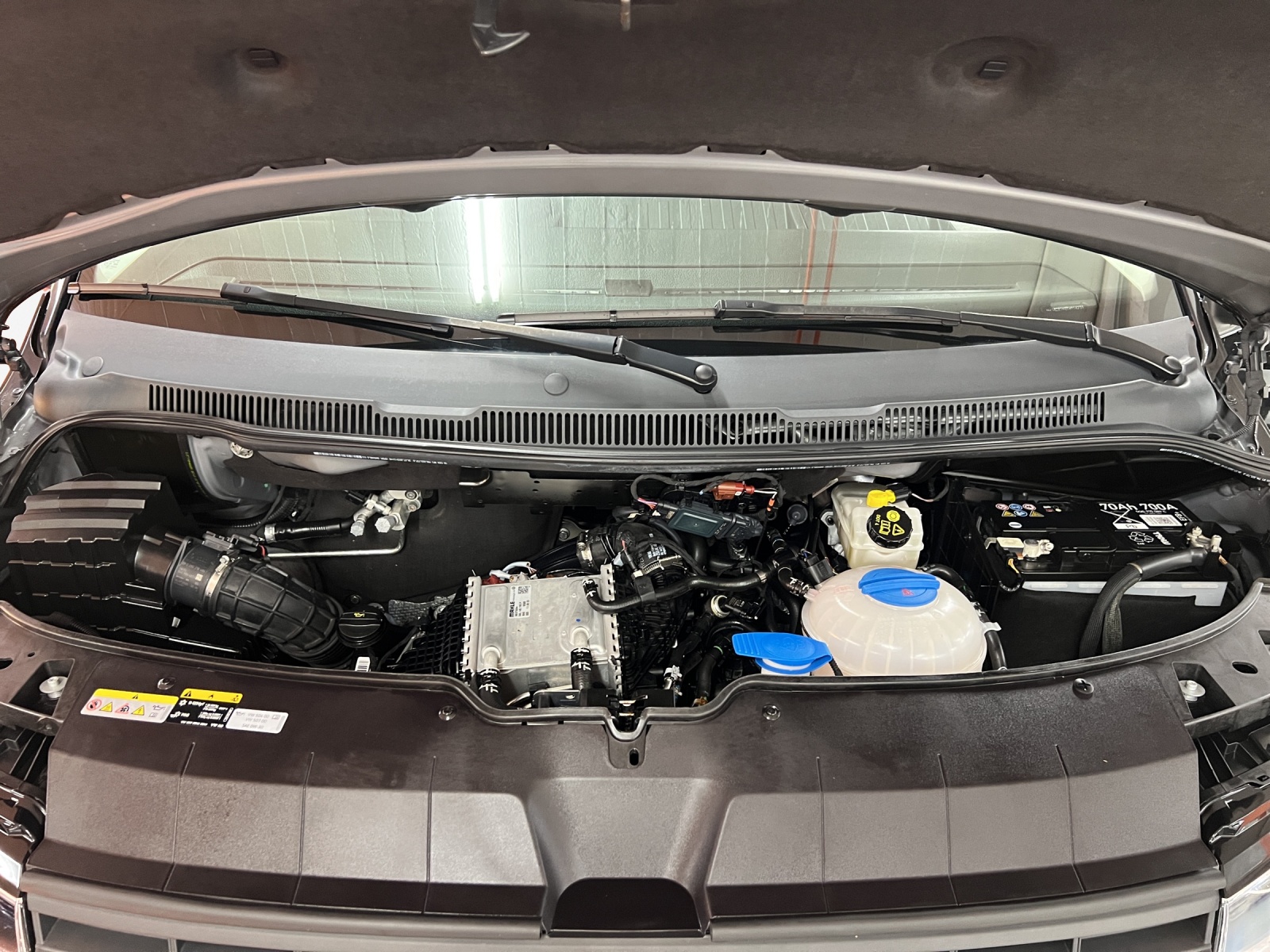VW T6.1 2.0 TDI 4Motion DSG-image-14