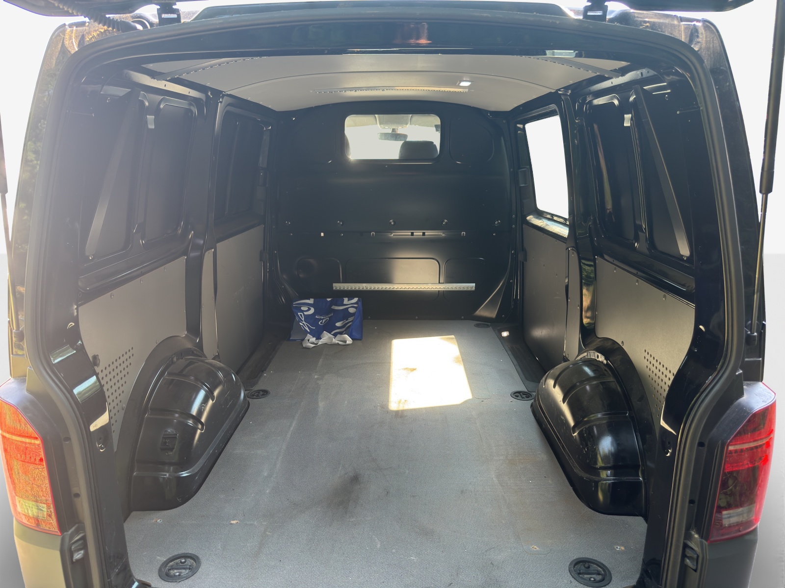 VW T6.1 2.0 TDI 4Motion DSG-image-12