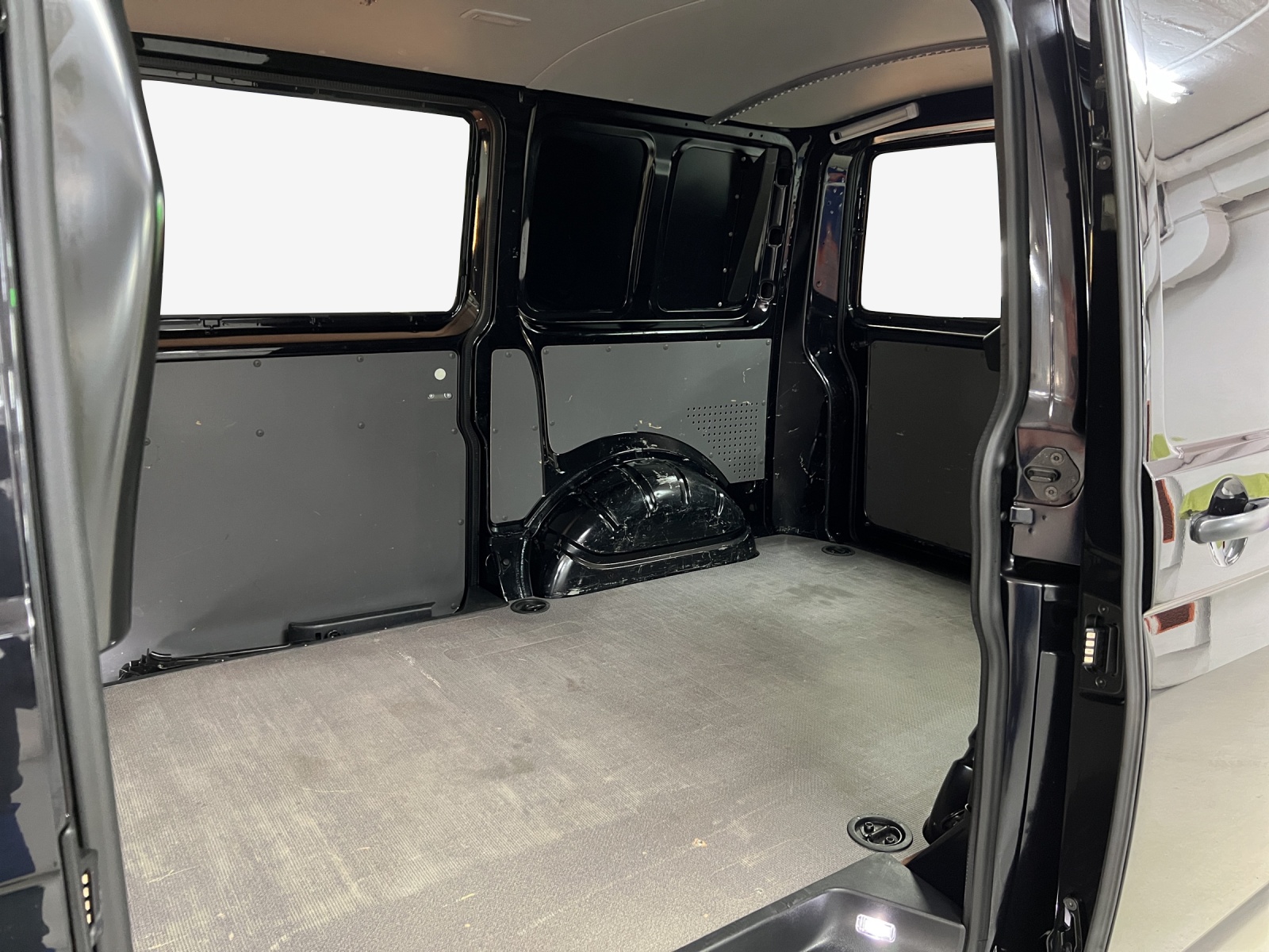 VW T6.1 2.0 TDI 4Motion DSG-image-11