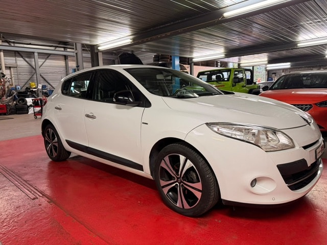 RENAULT Mégane 1.4 16V Turbo Privilège-image-8