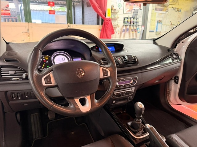 RENAULT Mégane 1.4 16V Turbo Privilège-image-13