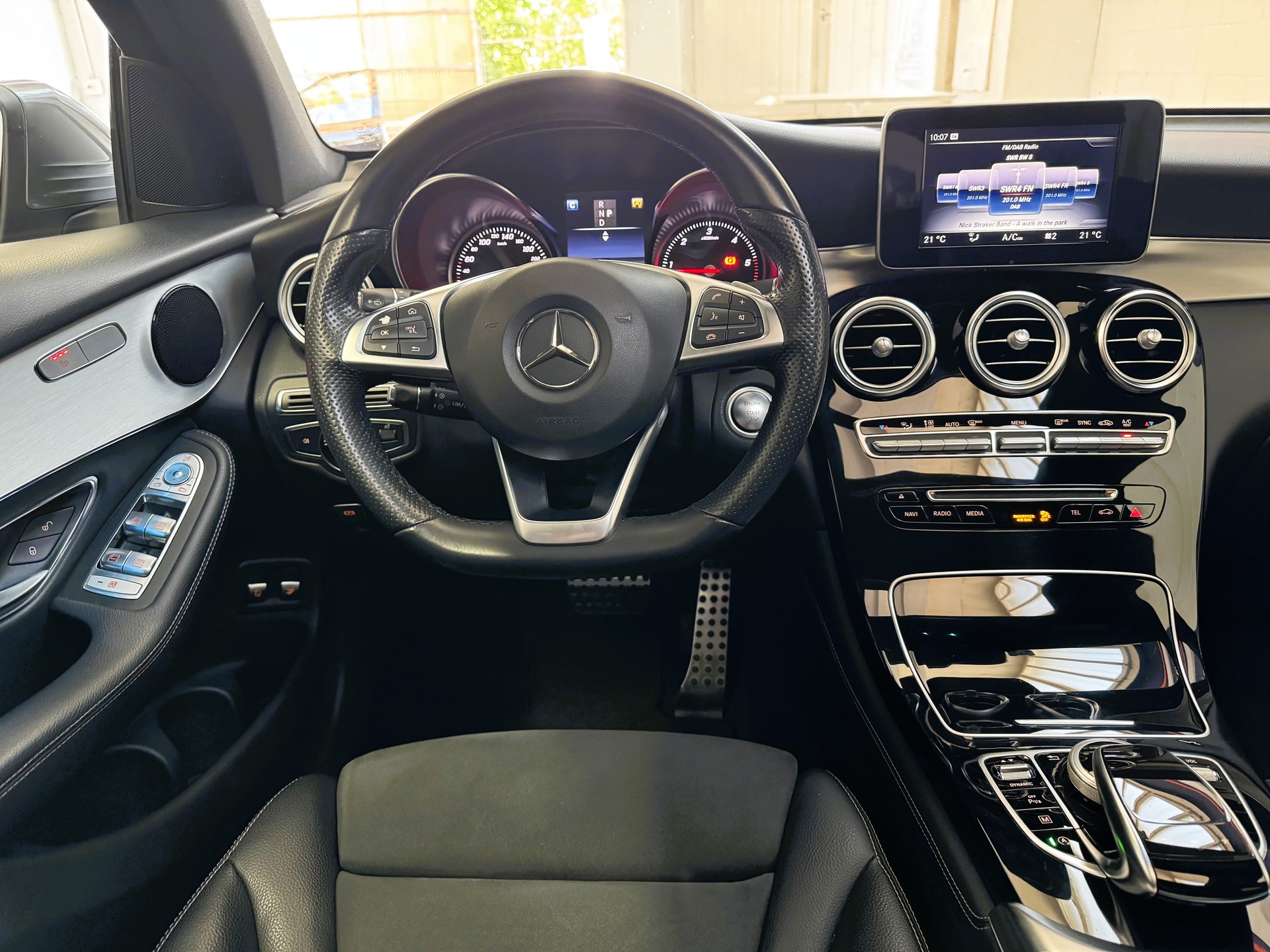 MERCEDES-BENZ GLC 250 d AMG Line 4Matic 9G-Tronic-image-8