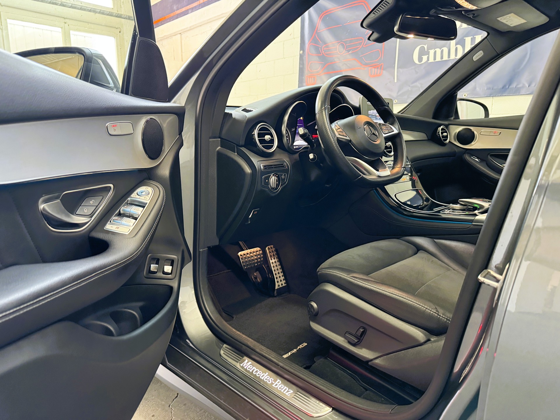 MERCEDES-BENZ GLC 250 d AMG Line 4Matic 9G-Tronic-image-5