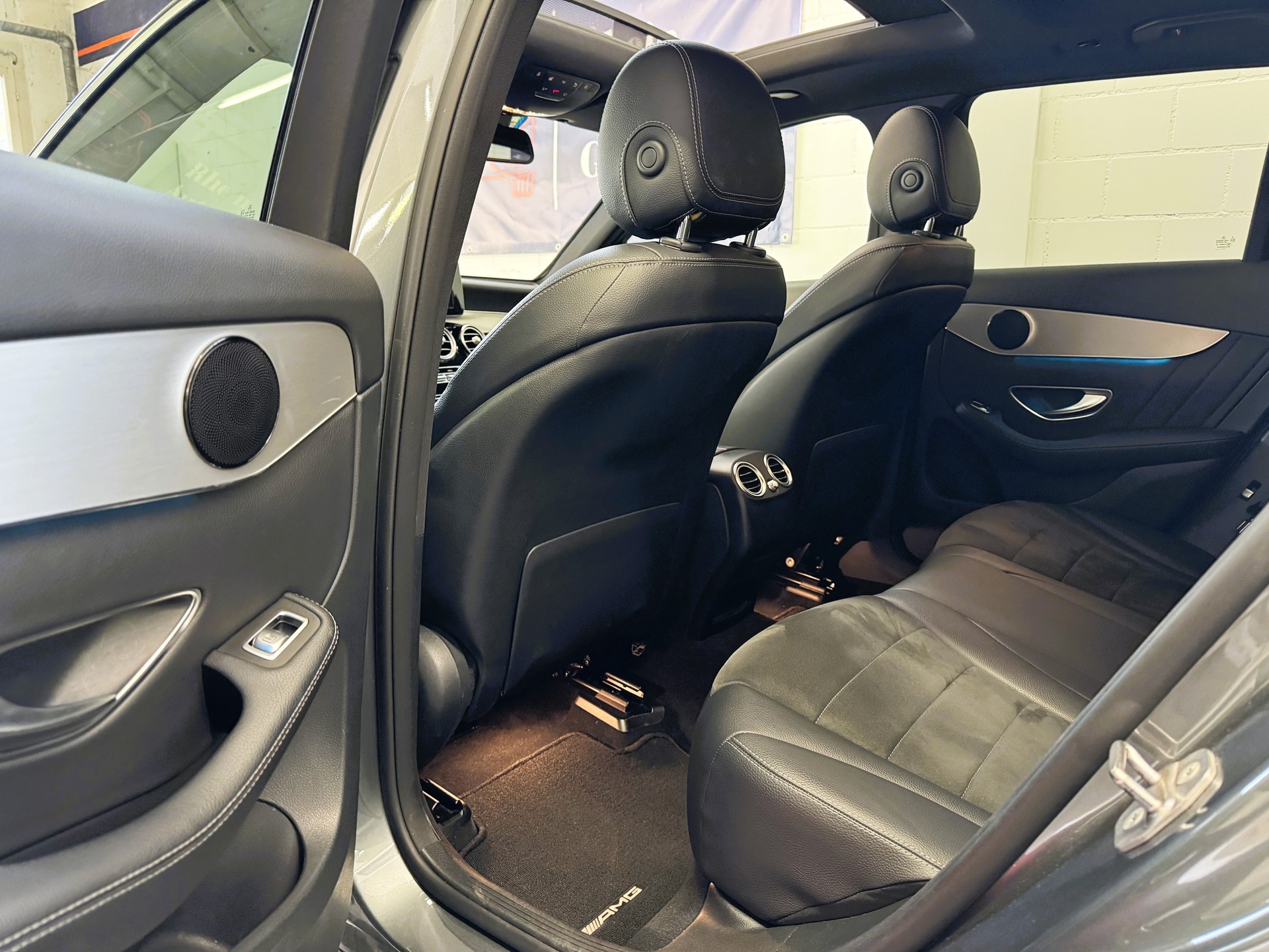 MERCEDES-BENZ GLC 250 d AMG Line 4Matic 9G-Tronic-image-11