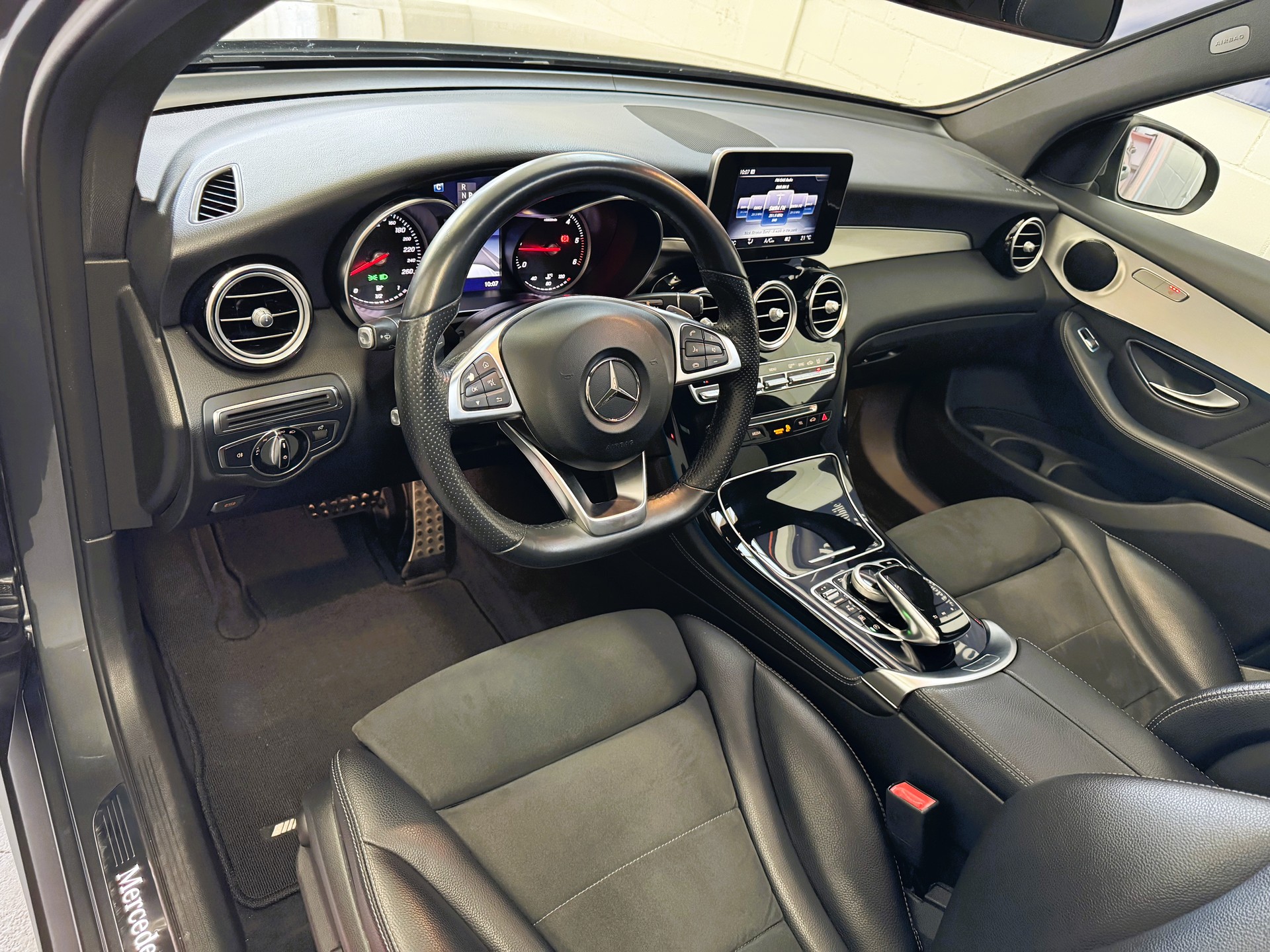MERCEDES-BENZ GLC 250 d AMG Line 4Matic 9G-Tronic-image-6