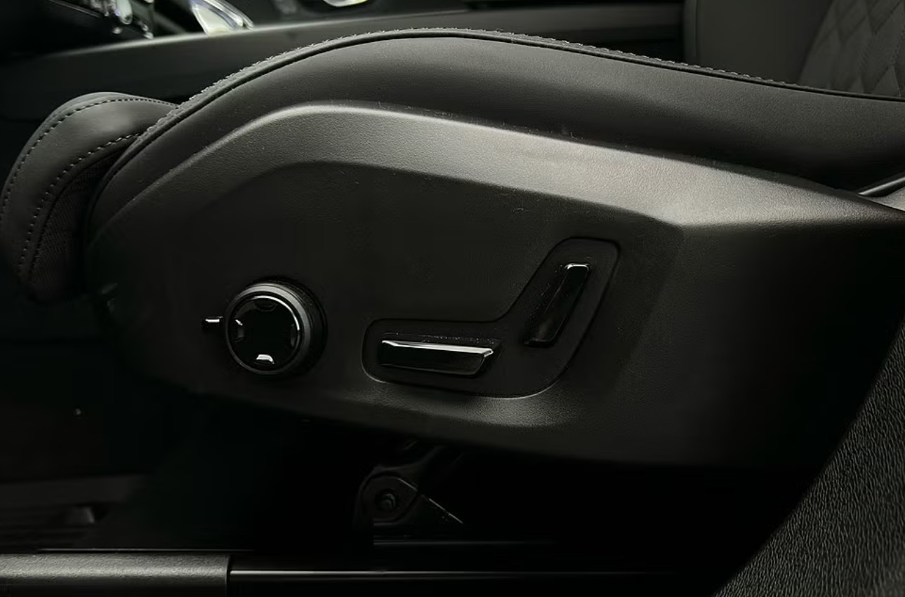 VOLVO XC60 T6 eAWD PluginHybrid Plus Bright Geartronic-image-13