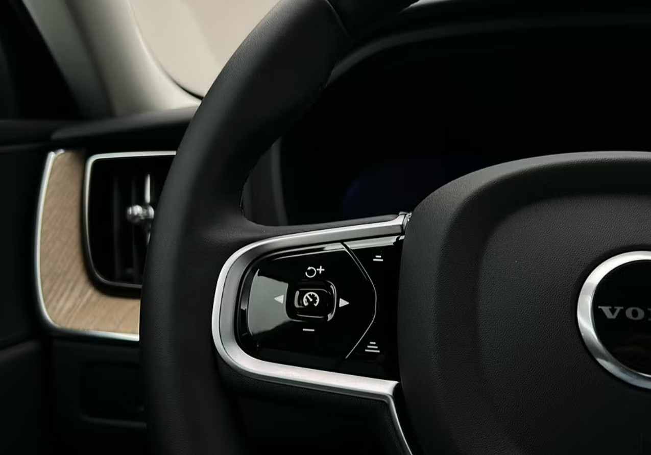 VOLVO XC60 T6 eAWD PluginHybrid Plus Bright Geartronic-image-18
