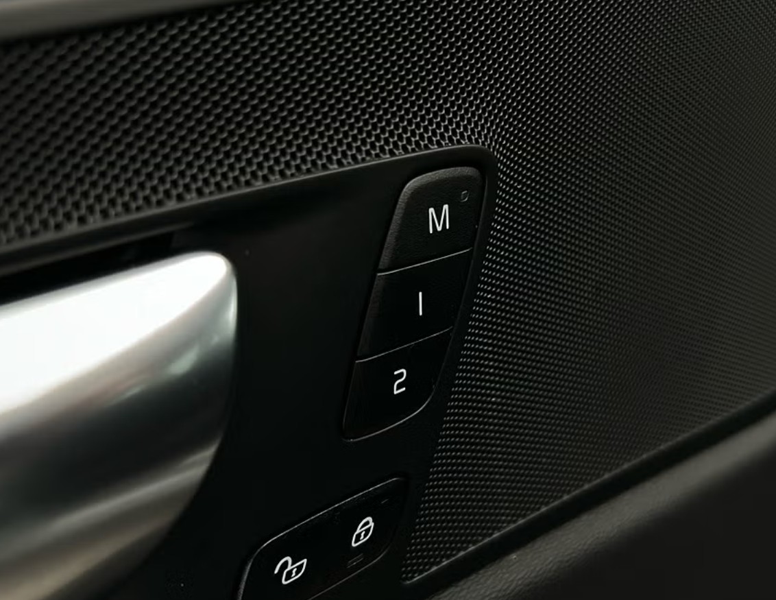 VOLVO XC60 T6 eAWD PluginHybrid Plus Bright Geartronic-image-16