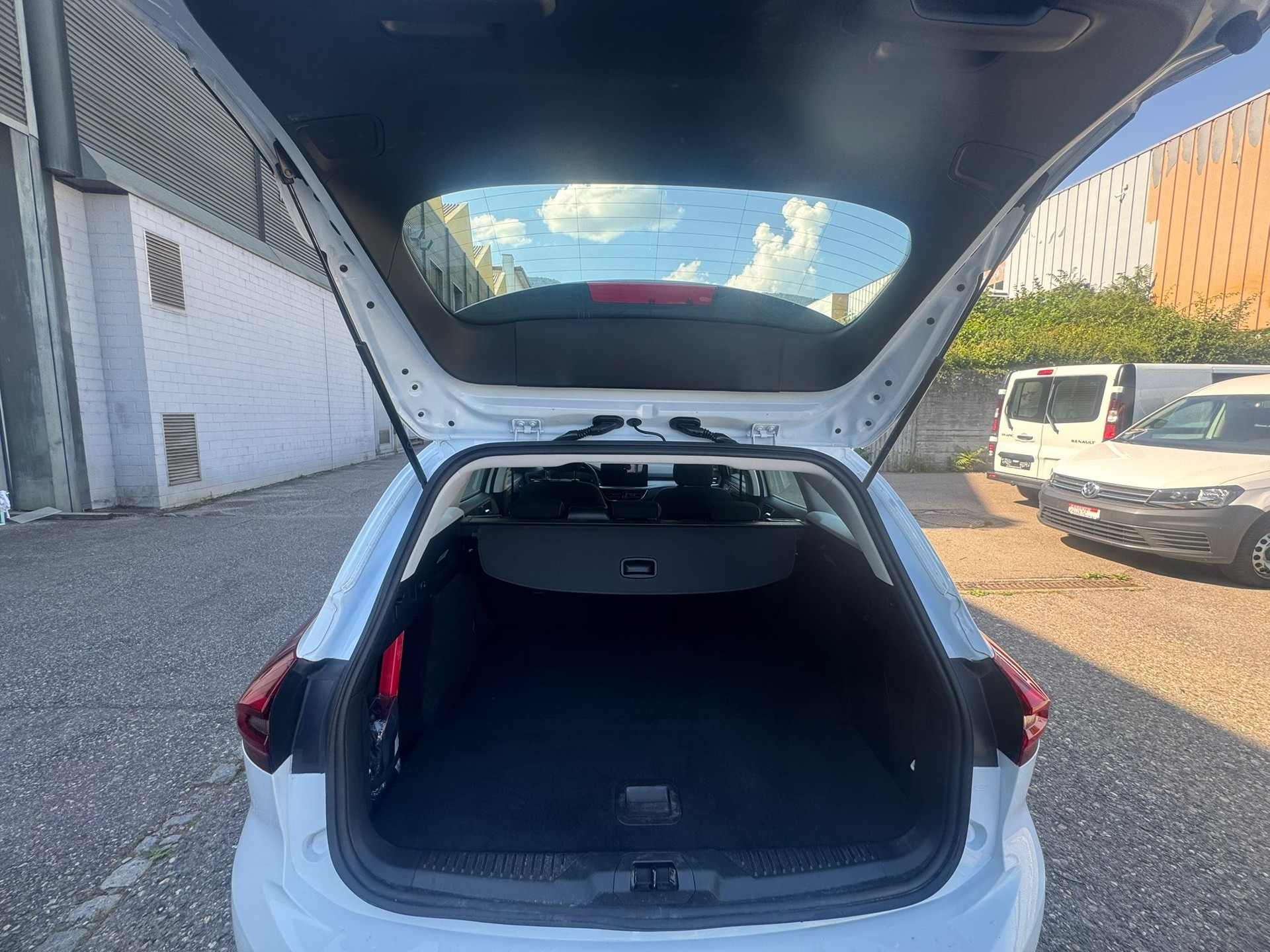 FORD Focus 1.0 MHEV Titanium ** Gr-Navigationssystem ** RF-Kamera ** Anh-Kupplung ** Neues Modell 2024 **-image-6