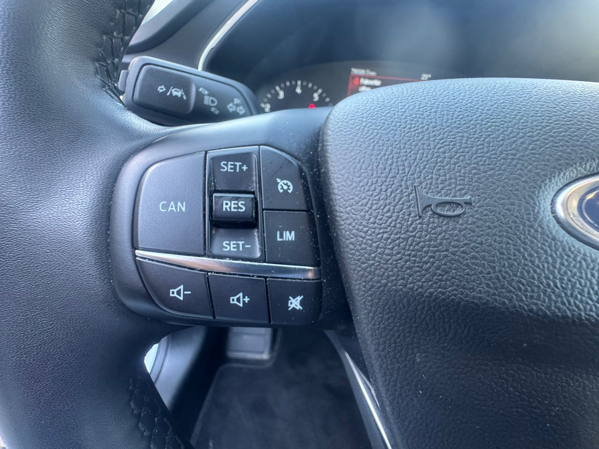 FORD Focus 1.0 MHEV Titanium ** Gr-Navigationssystem ** RF-Kamera ** Anh-Kupplung ** Neues Modell 2024 **-image-7
