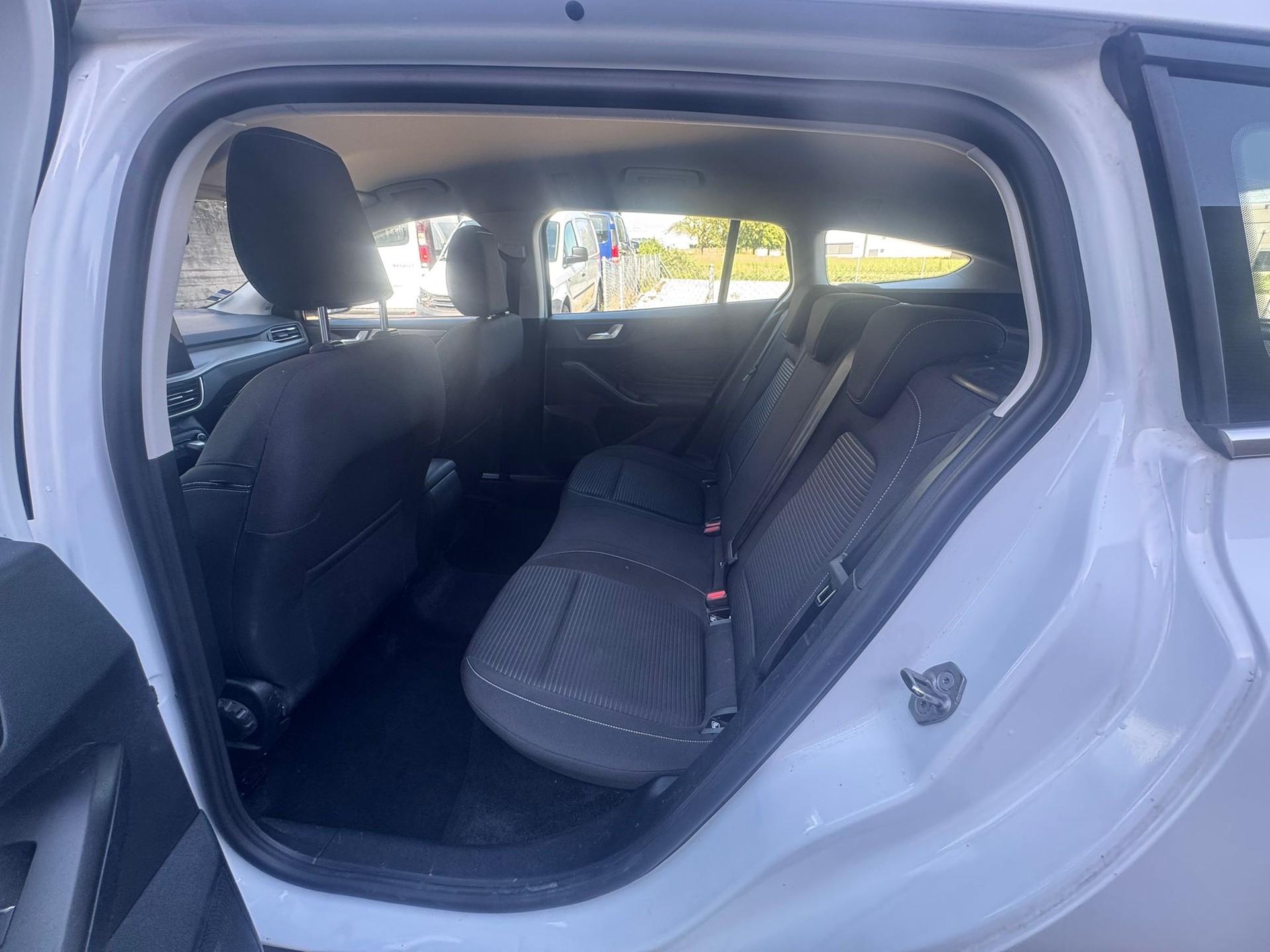 FORD Focus 1.0 MHEV Titanium ** Gr-Navigationssystem ** RF-Kamera ** Anh-Kupplung ** Neues Modell 2024 **-image-14