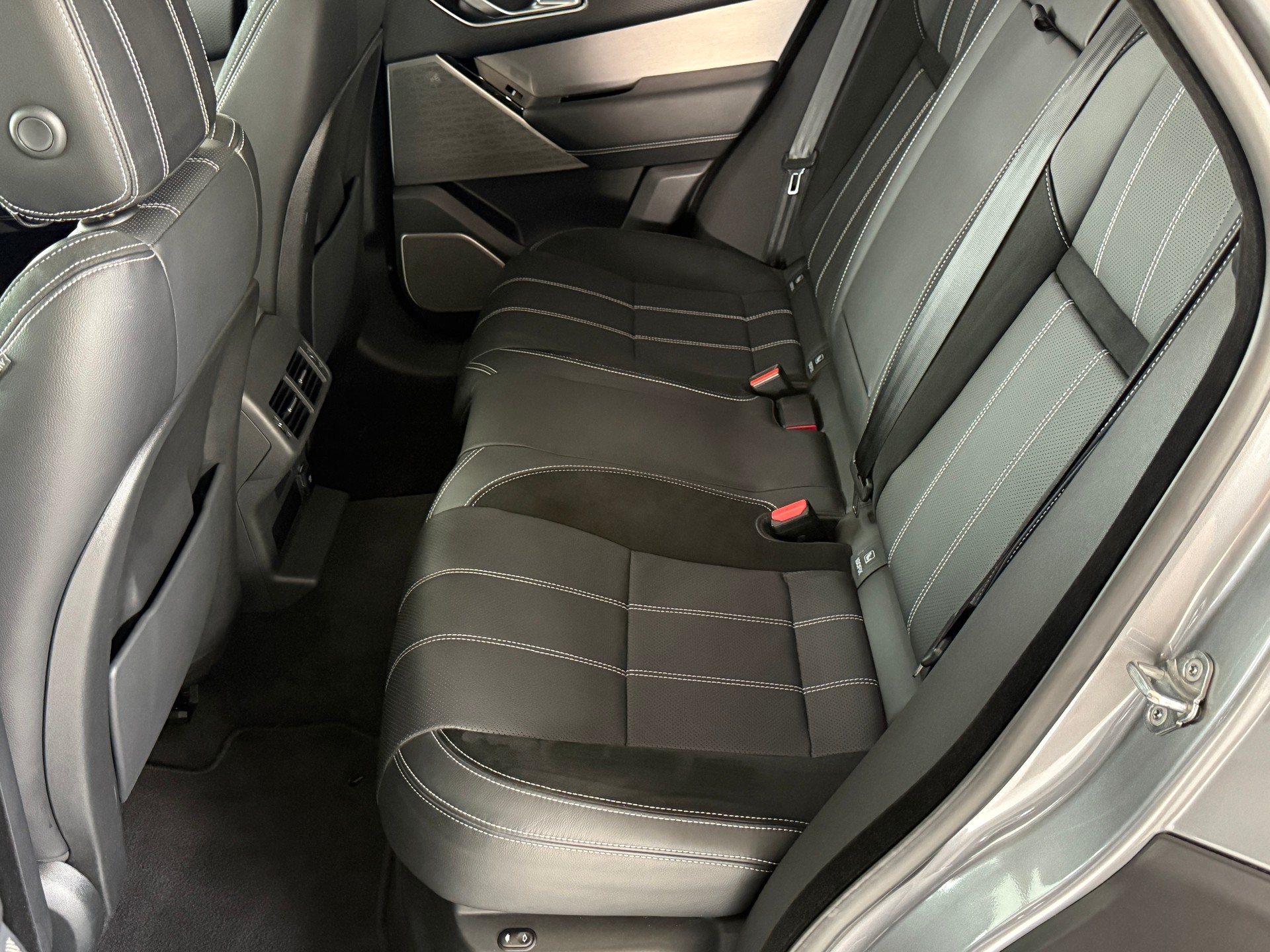 LAND ROVER Range Rover Velar R-Dynamic D 300 S Automatic***Facelift***Panoramadach***Luftfederung***Alu-22Zoll***-image-30