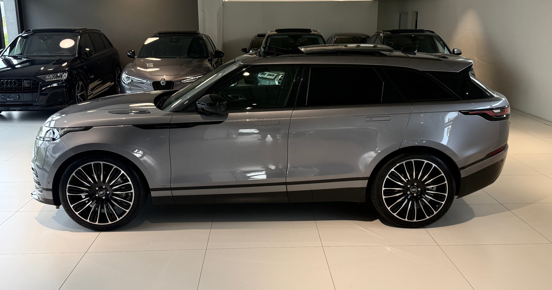 LAND ROVER Range Rover Velar R-Dynamic D 300 S Automatic***Facelift***Panoramadach***Luftfederung***Alu-22Zoll***-image-9