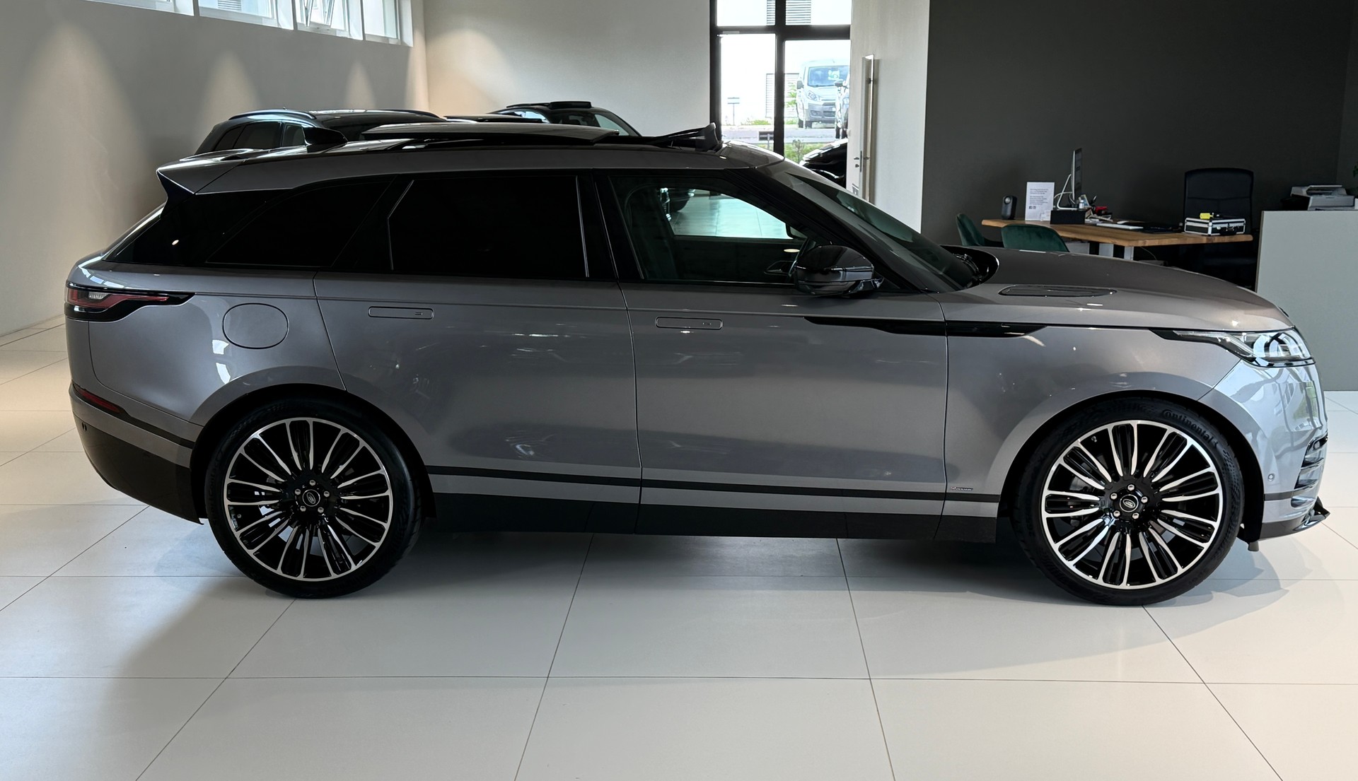 LAND ROVER Range Rover Velar R-Dynamic D 300 S Automatic***Facelift***Panoramadach***Luftfederung***Alu-22Zoll***-image-39