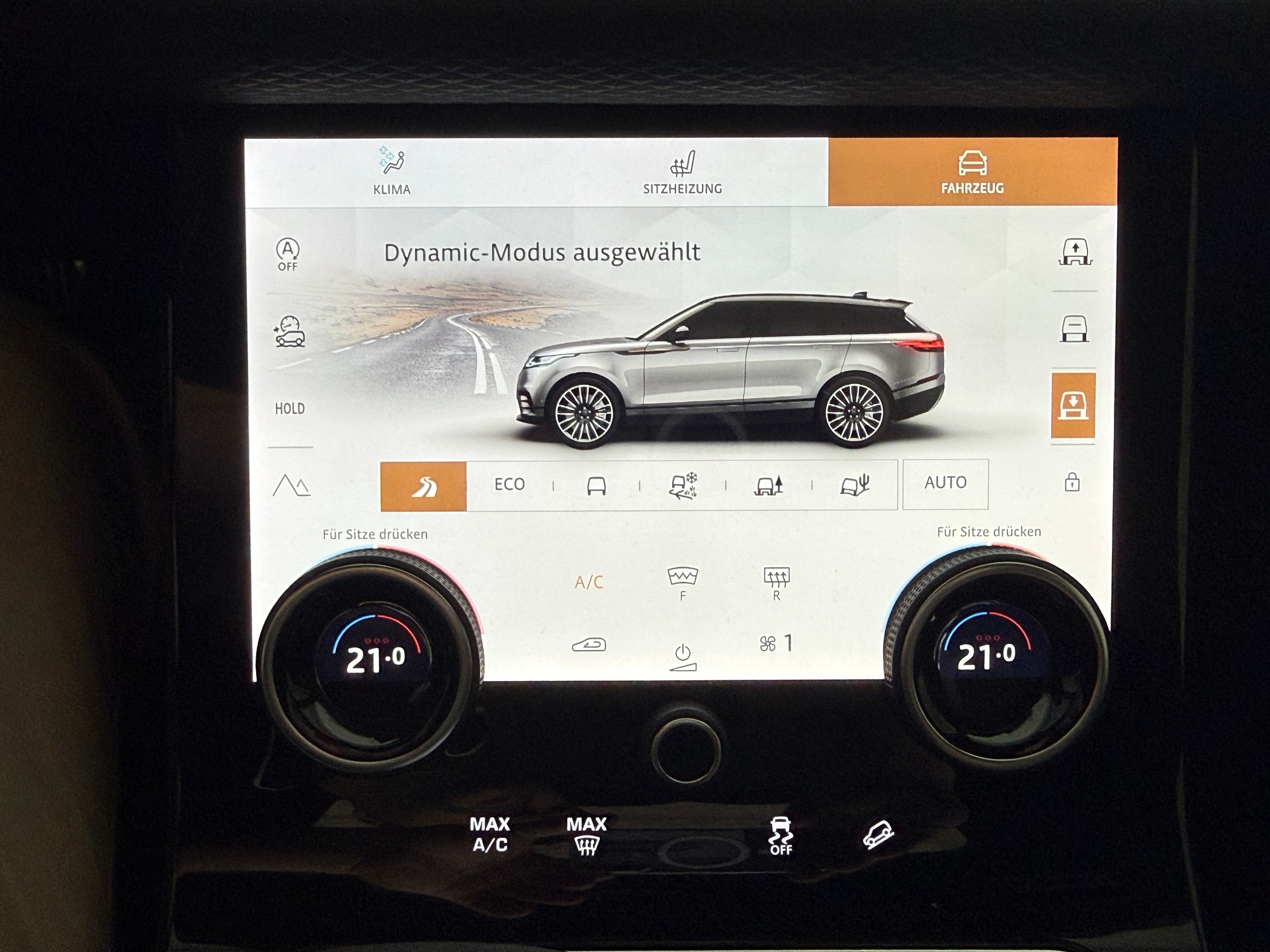 LAND ROVER Range Rover Velar R-Dynamic D 300 S Automatic***Facelift***Panoramadach***Luftfederung***Alu-22Zoll***-image-25