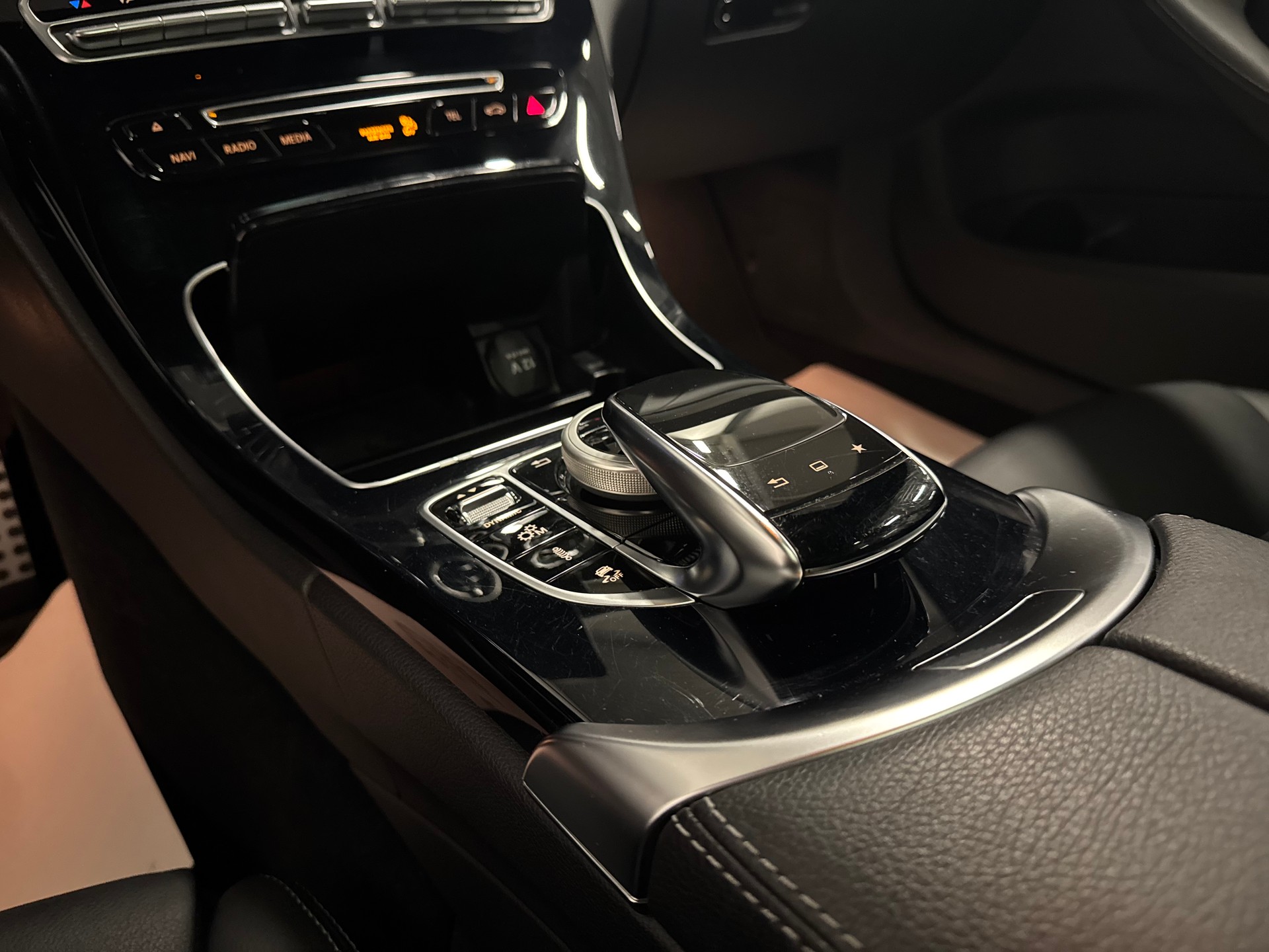 MERCEDES-BENZ C 450 AMG 4Matic 7G-Tronic-image-26
