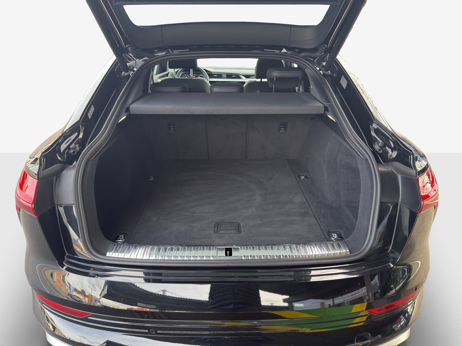 AUDI e-tron 55 Sportback S Line quattro-image-13
