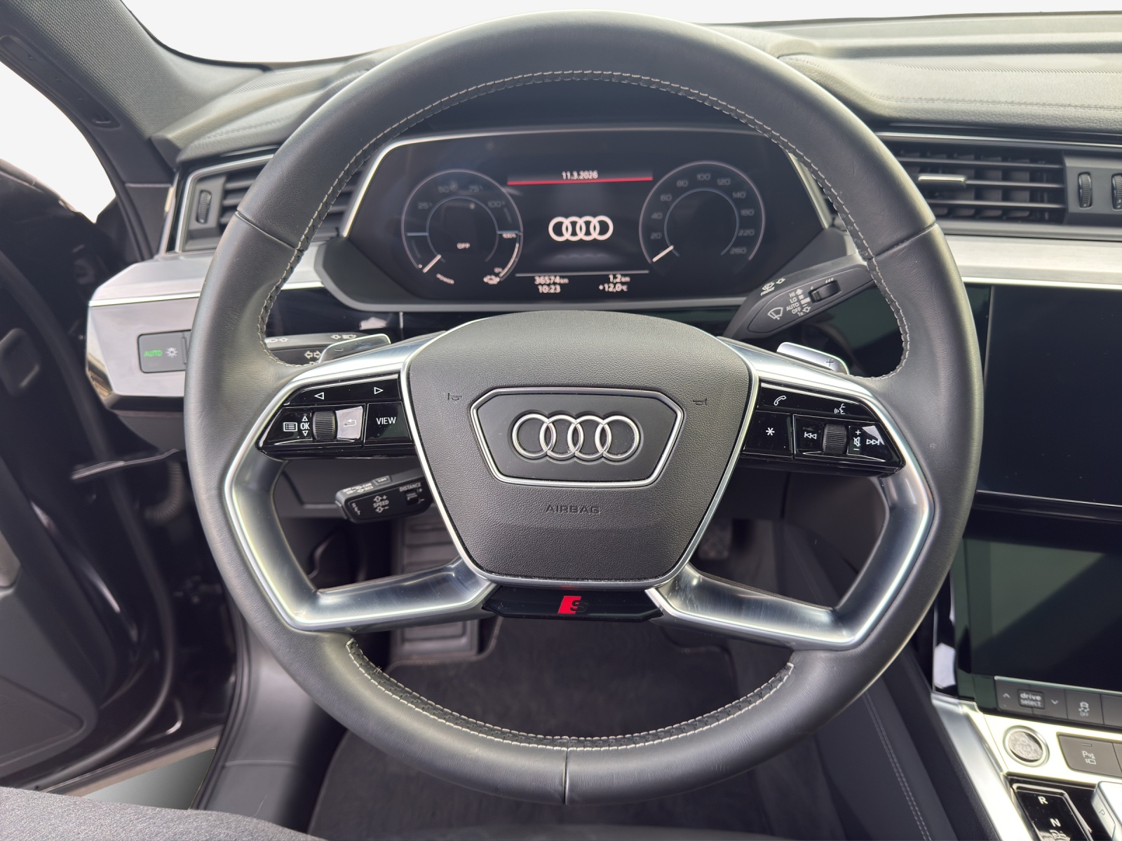 AUDI e-tron 55 Sportback S Line quattro-image-10