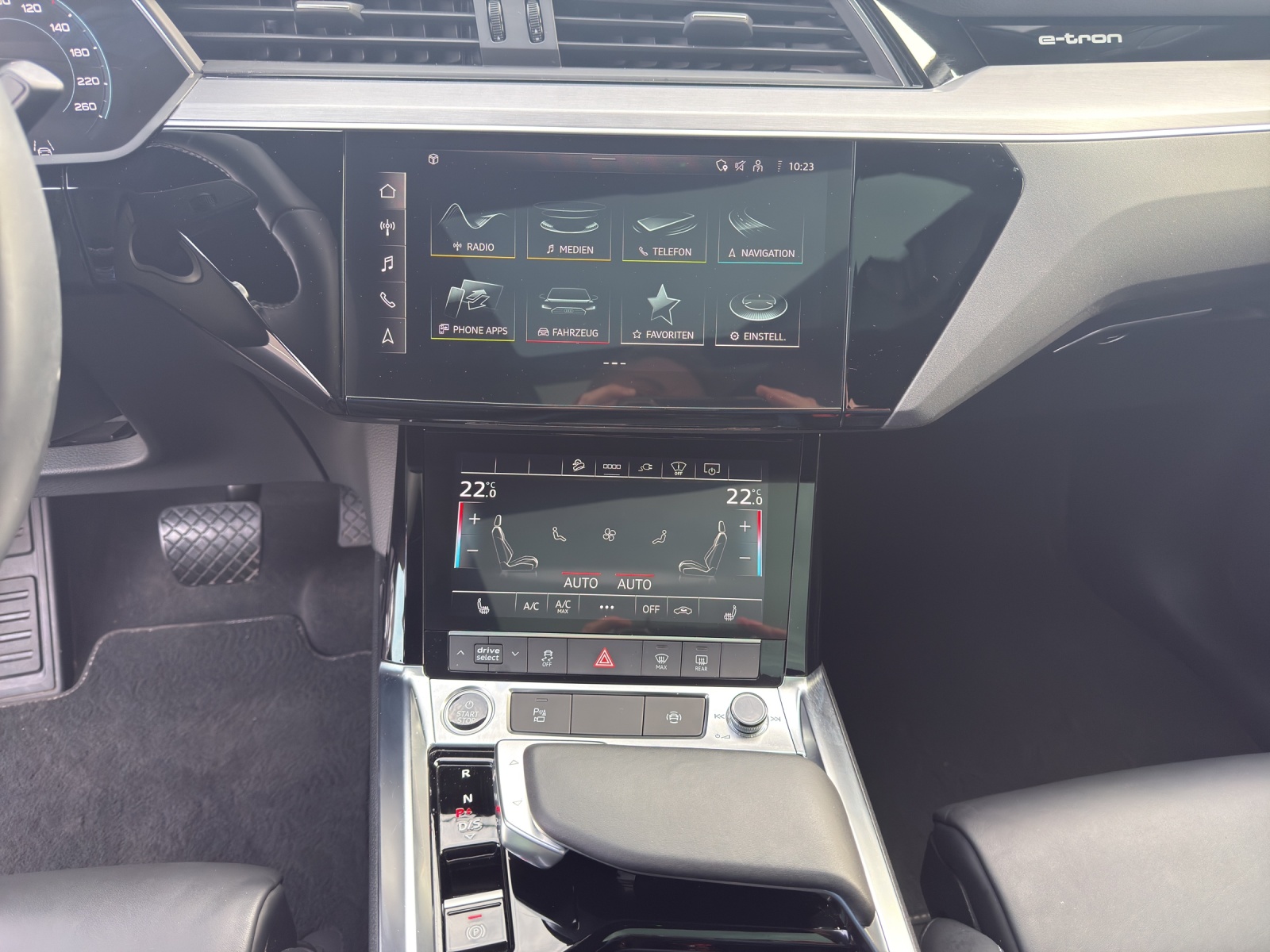 AUDI e-tron 55 Sportback S Line quattro-image-11