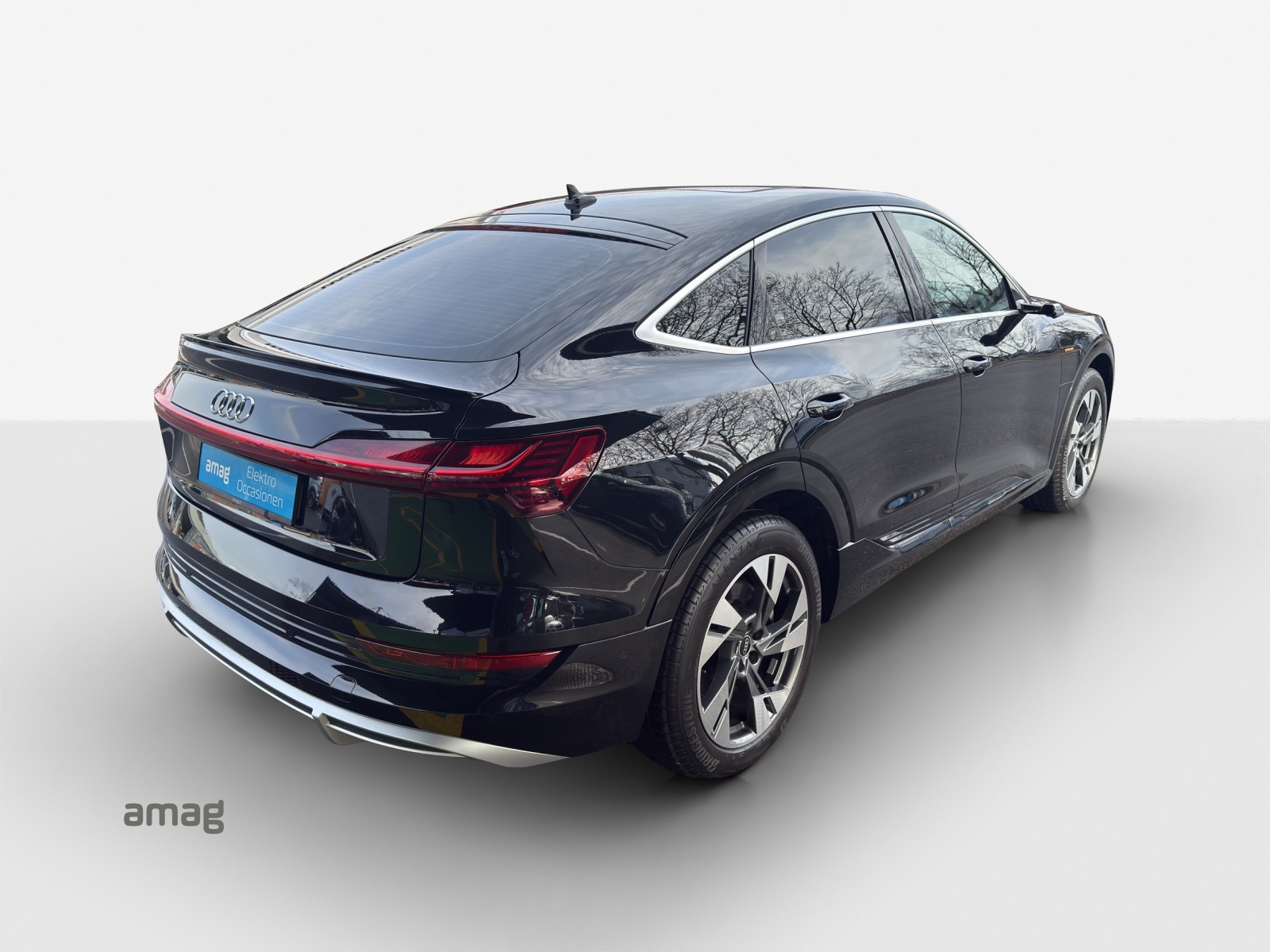 AUDI e-tron 55 Sportback S Line quattro-image-5