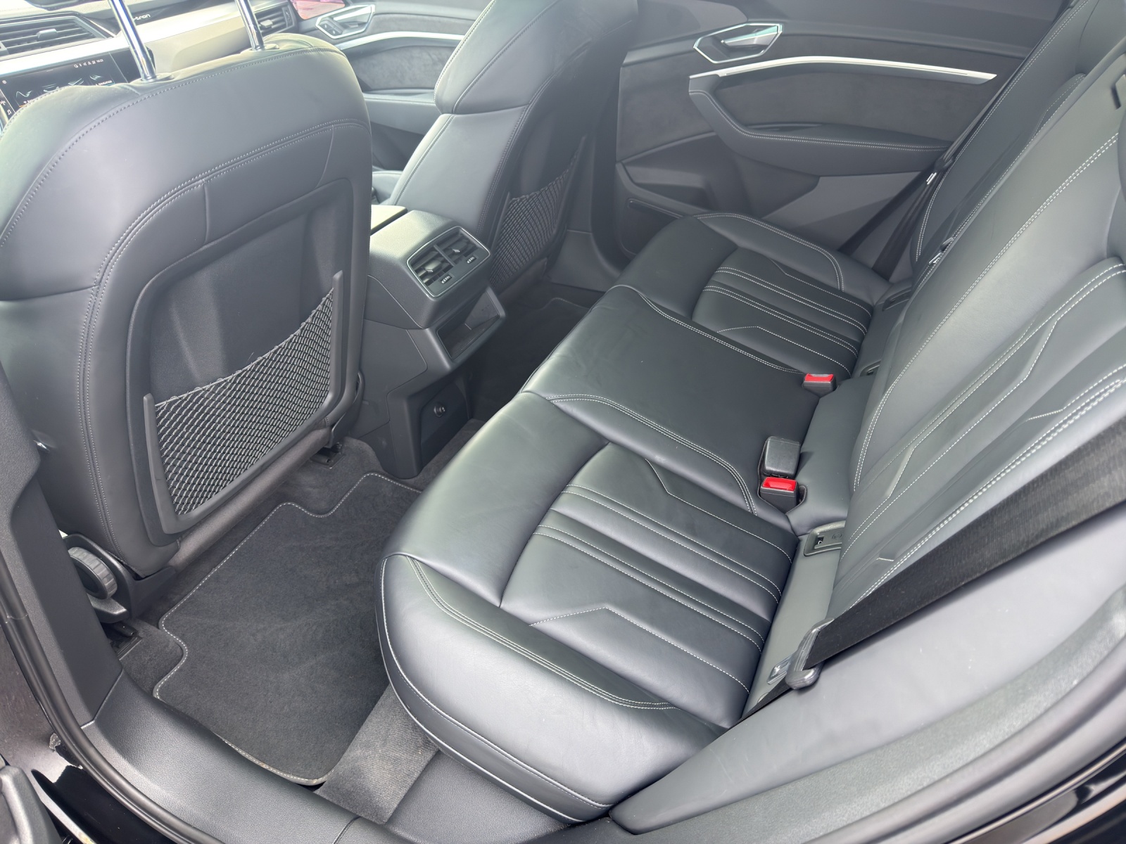 AUDI e-tron 55 Sportback S Line quattro-image-12
