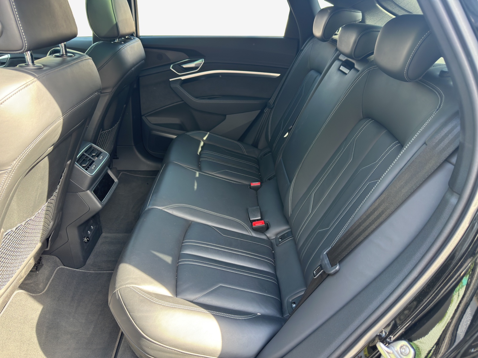 AUDI e-tron 55 Sportback S Line Black Edition quattro-image-12