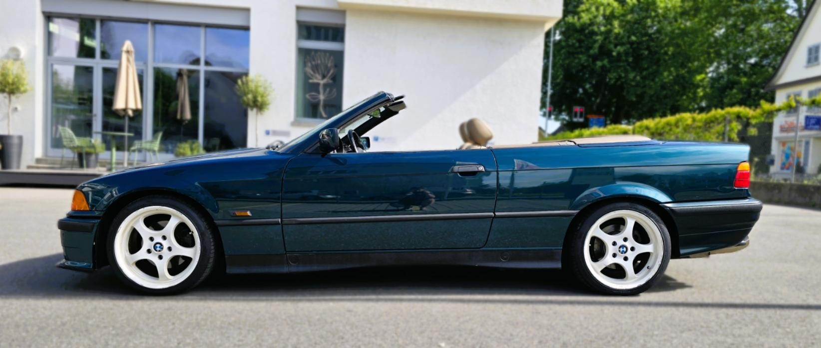 BMW 318i-image-0