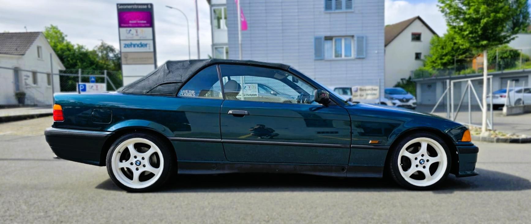 BMW 318i-image-1