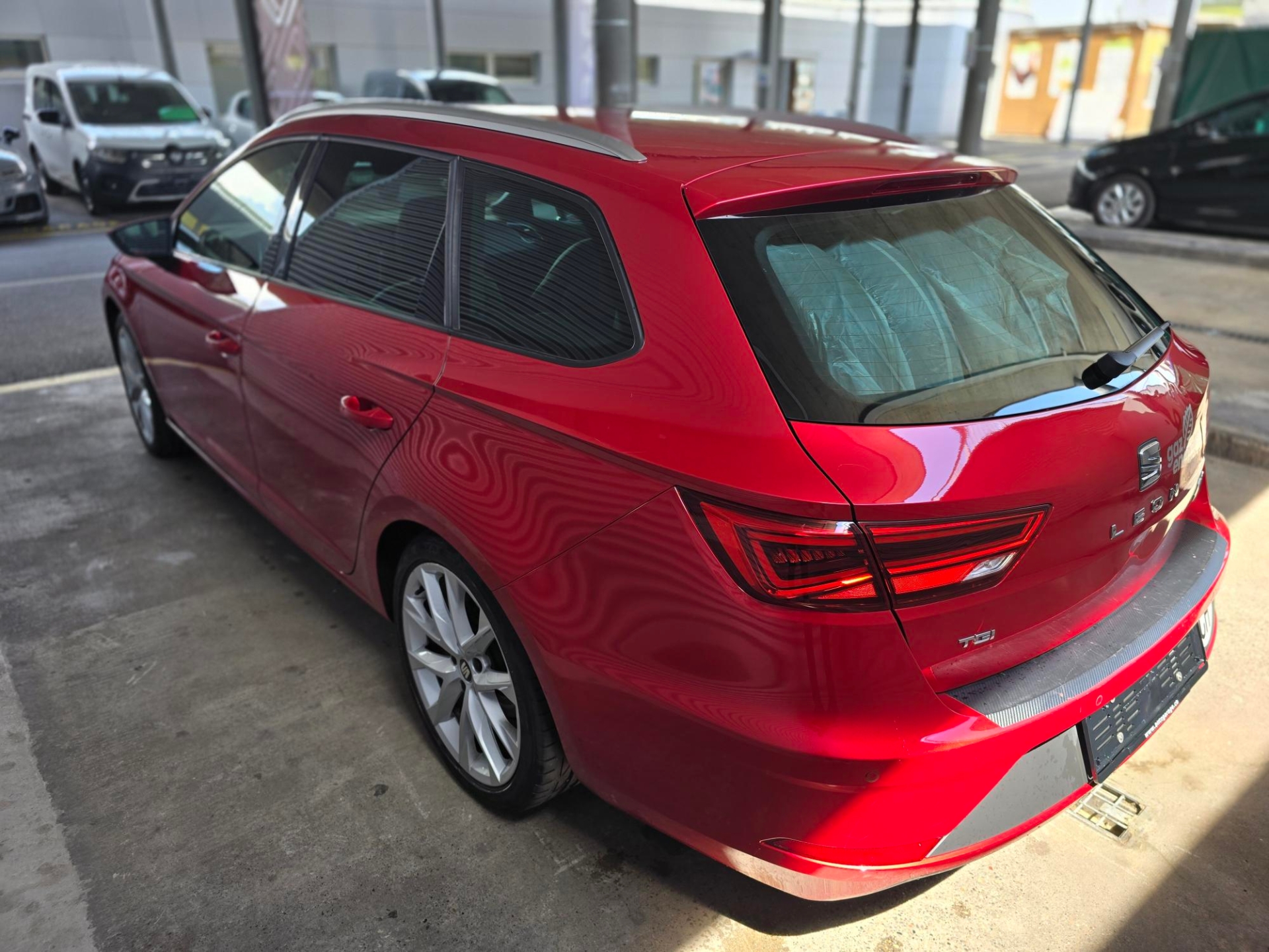 SEAT Leon ST 1.5 TGI FR DSG-image-2