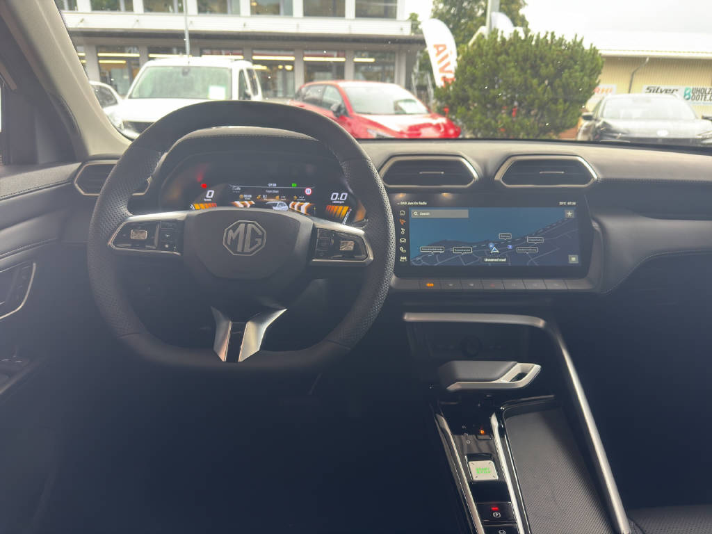 MG ZS 1.5 Hybrid+ Luxury-image-6