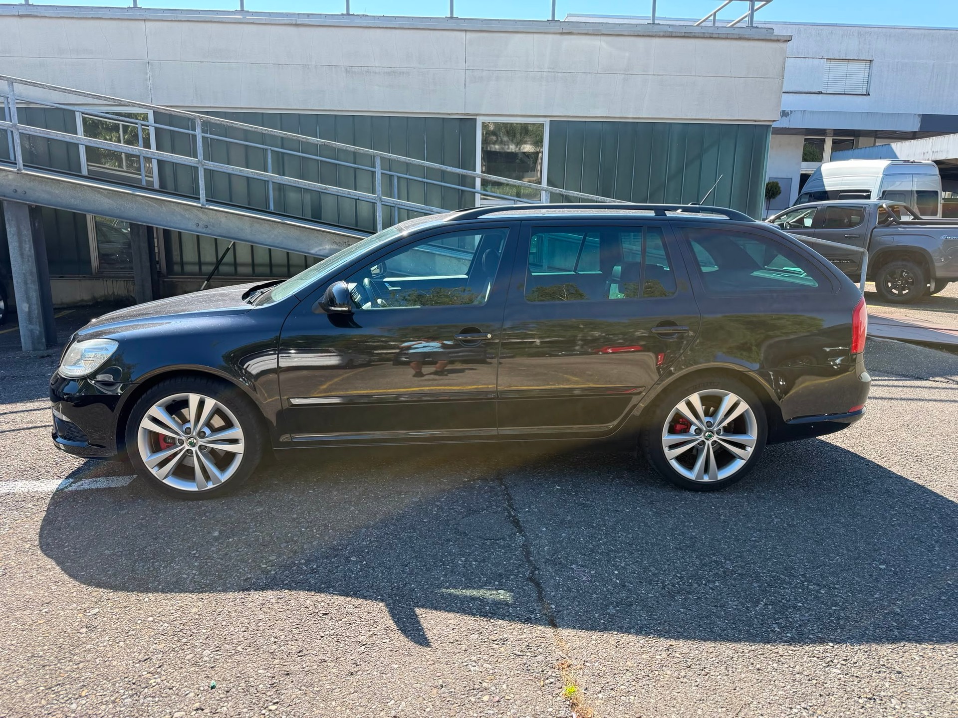 SKODA Octavia Combi 2.0 TSI RS-image-2