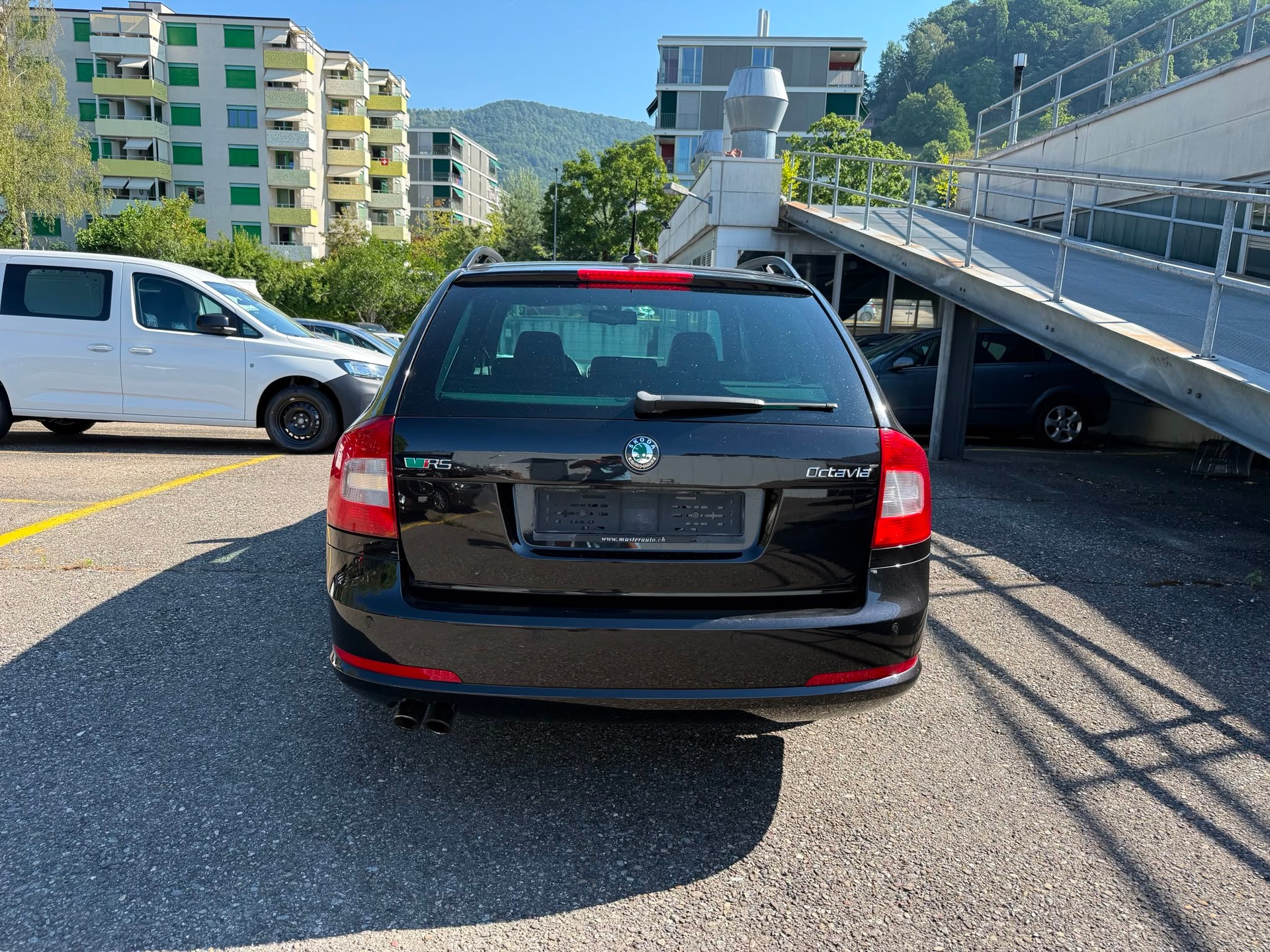 SKODA Octavia Combi 2.0 TSI RS-image-4