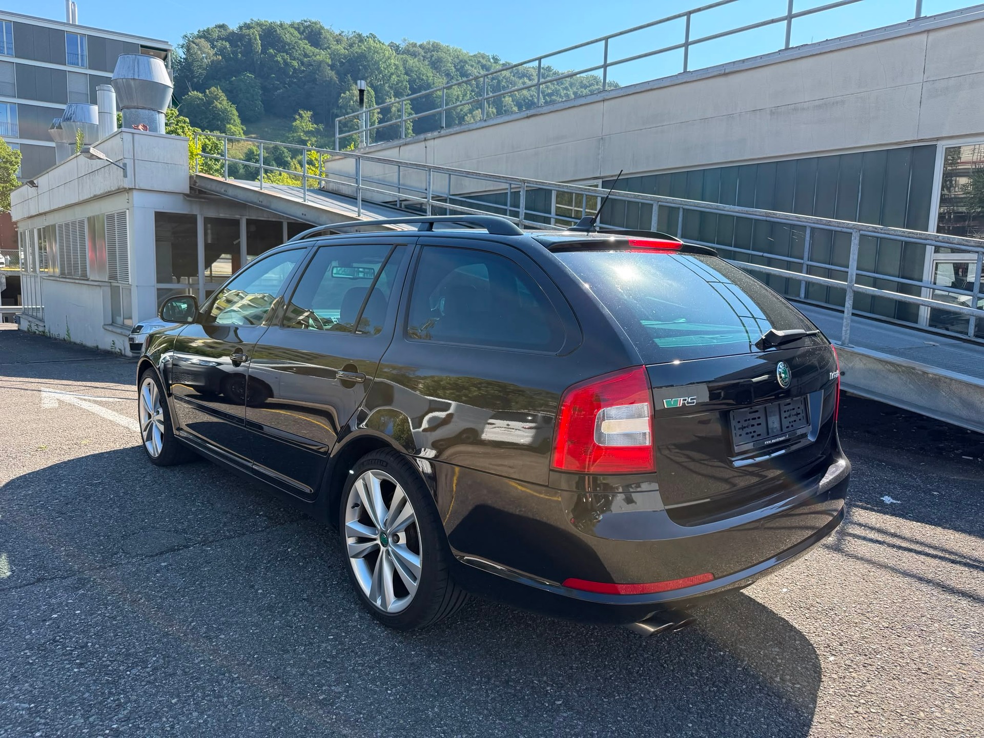 SKODA Octavia Combi 2.0 TSI RS-image-3