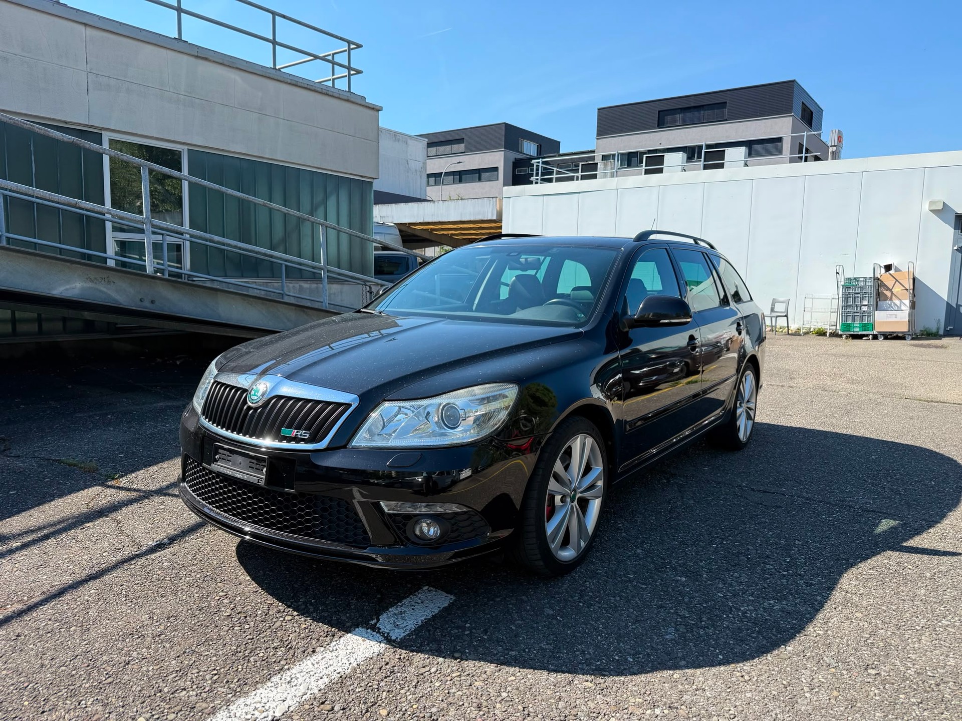 SKODA Octavia Combi 2.0 TSI RS-image-0