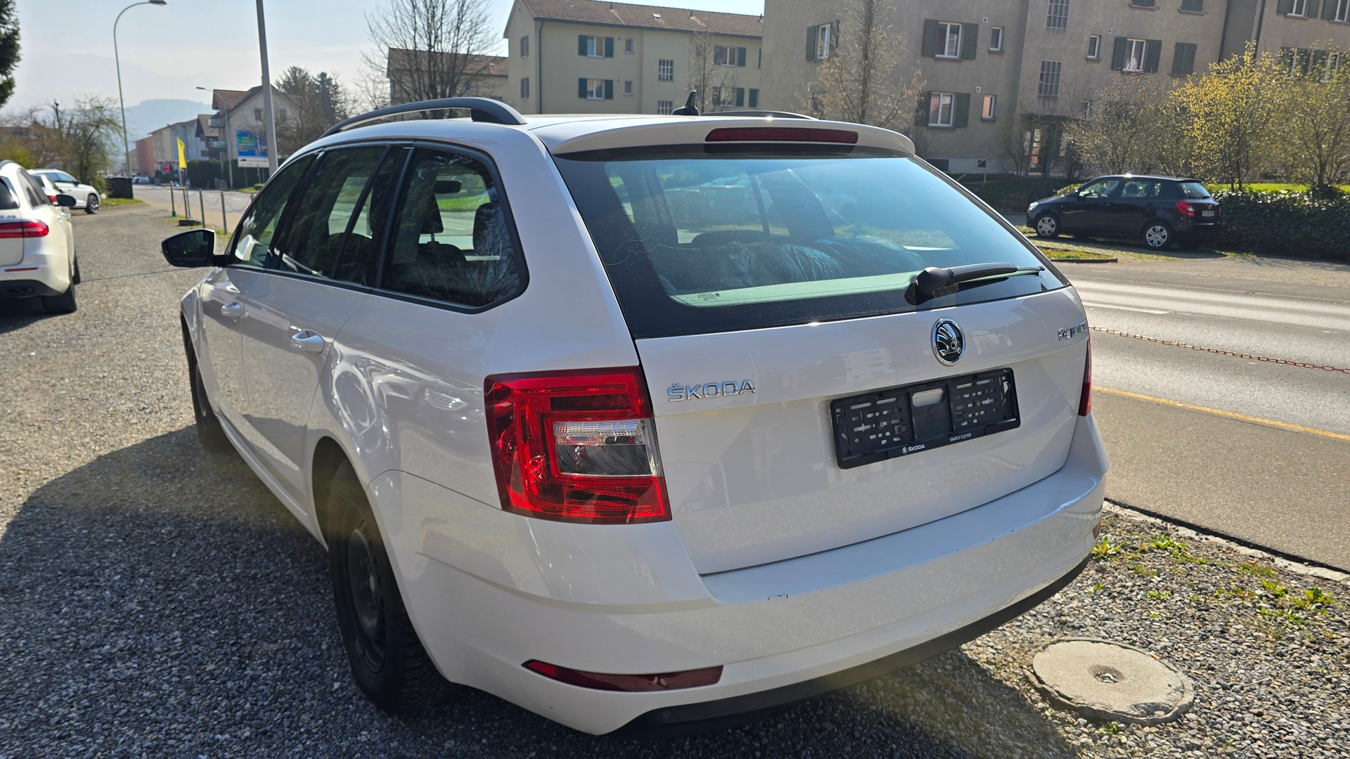 SKODA Octavia Combi 1.6 TDI Ambition DSG-image-5