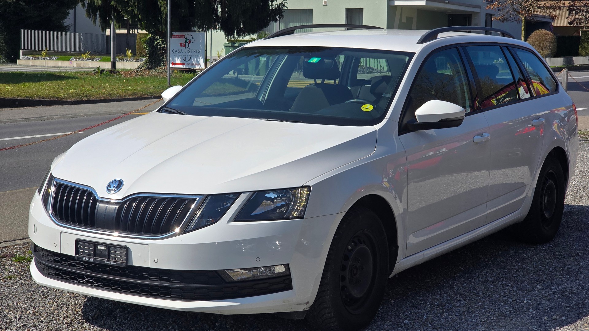 SKODA Octavia Combi 1.6 TDI Ambition DSG-image-0