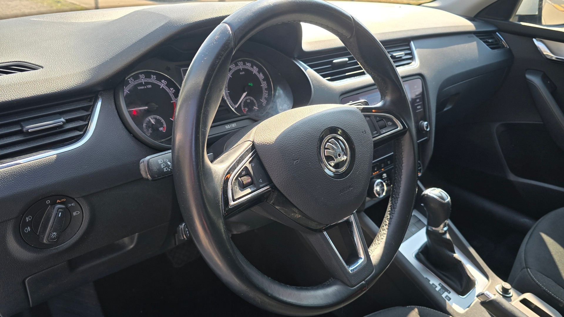 SKODA Octavia Combi 1.6 TDI Ambition DSG-image-10