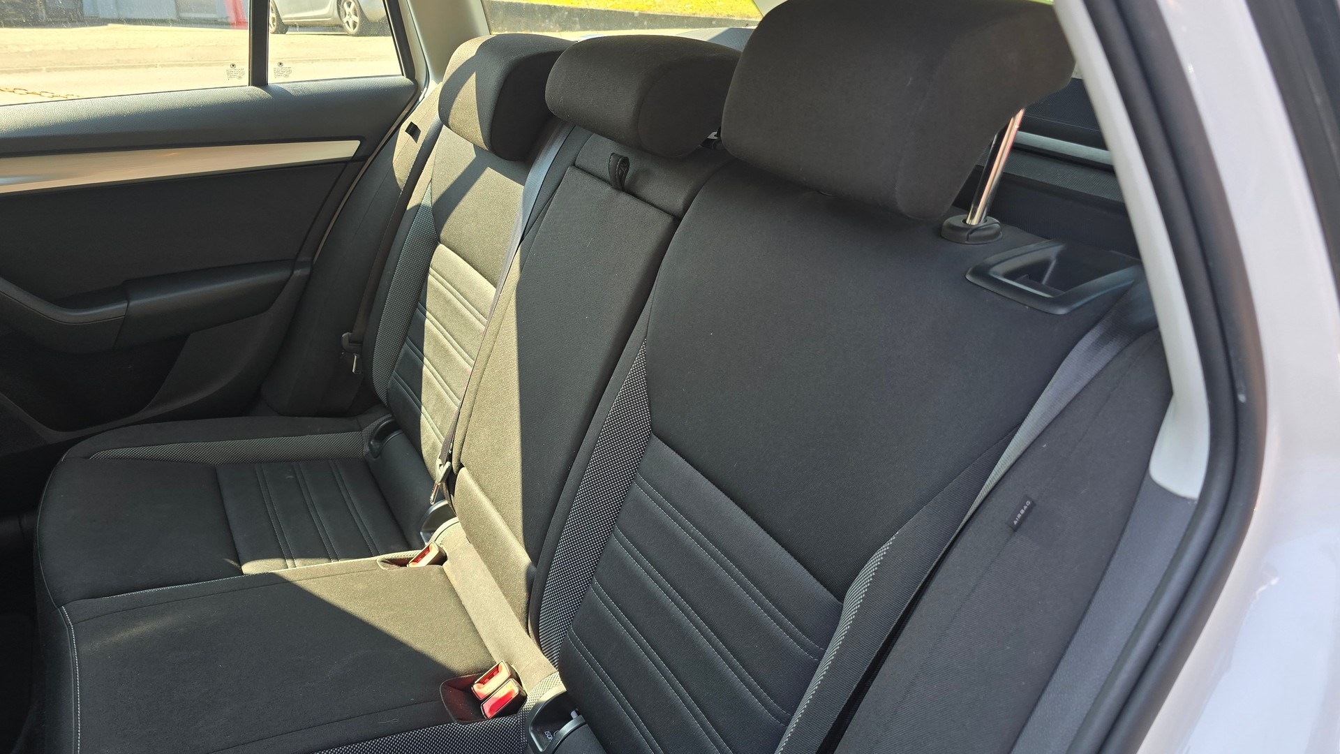 SKODA Octavia Combi 1.6 TDI Ambition DSG-image-6