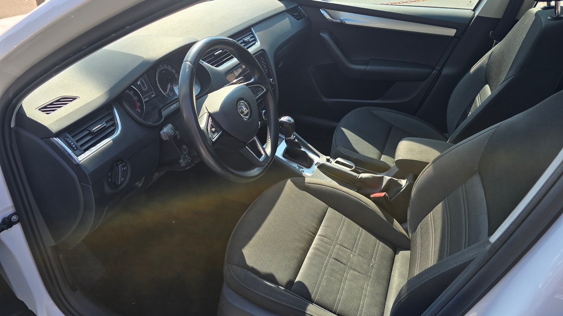 SKODA Octavia Combi 1.6 TDI Ambition DSG-image-9