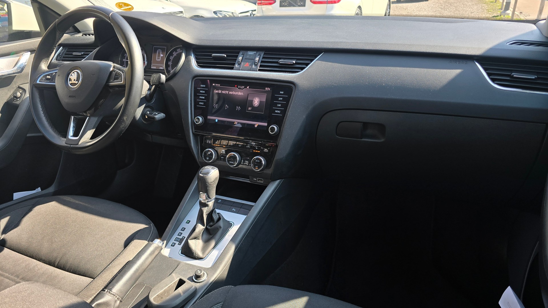 SKODA Octavia Combi 1.6 TDI Ambition DSG-image-8