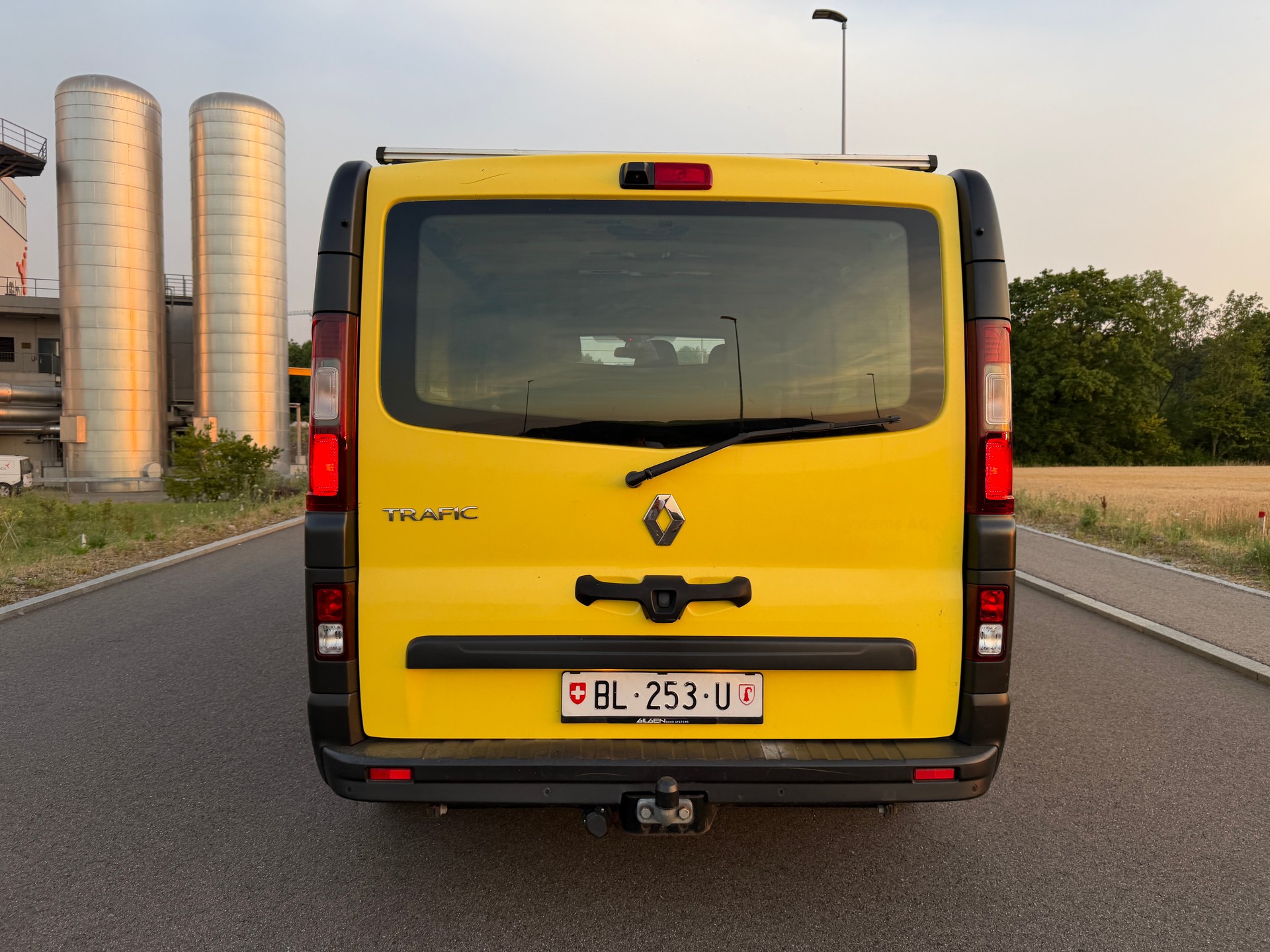 RENAULT Trafic 2.0 ENERGY dCi145 3.0t Business L2H1-image-8
